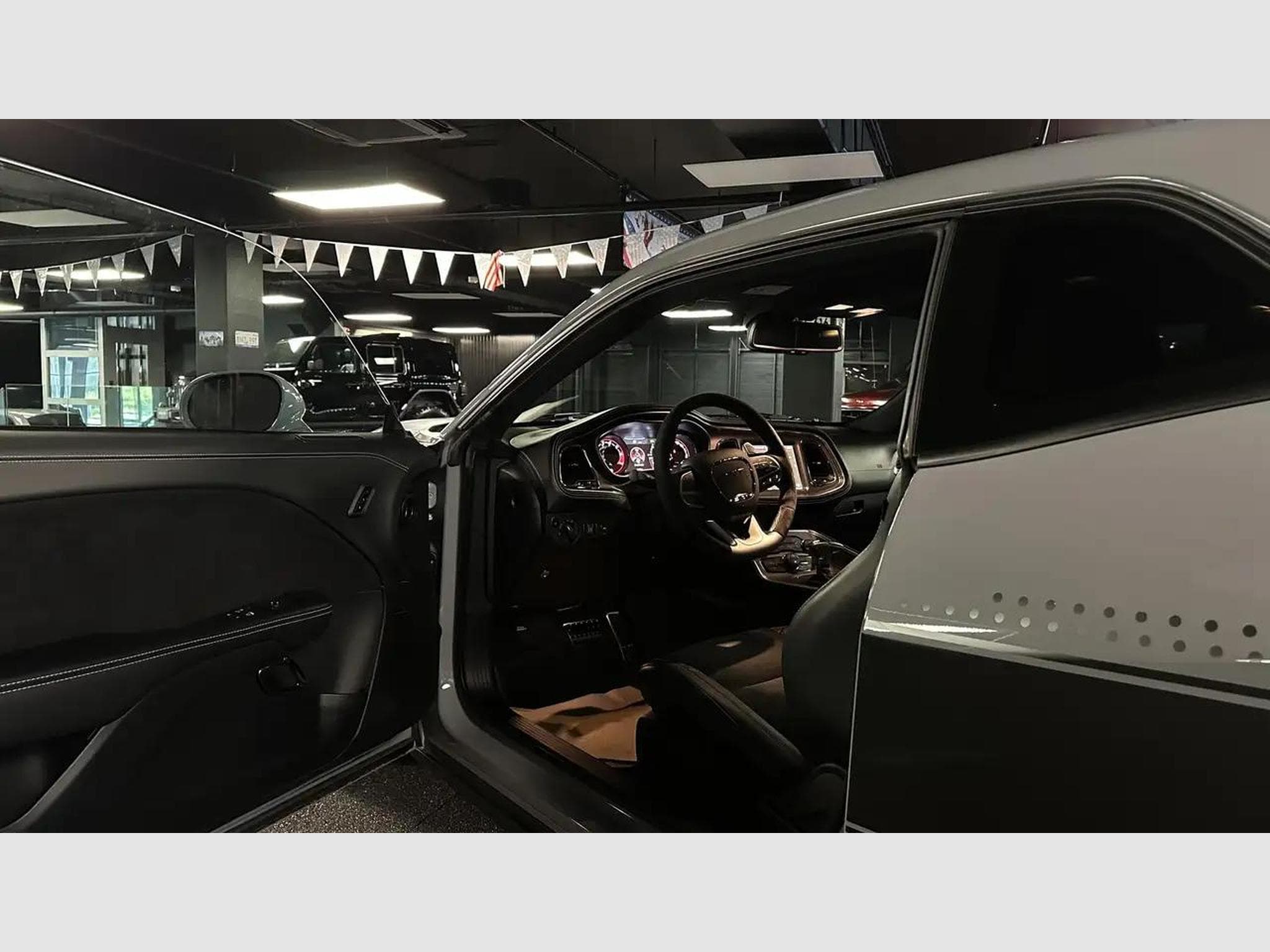 Dodge Challenger (2022) - Photo 11