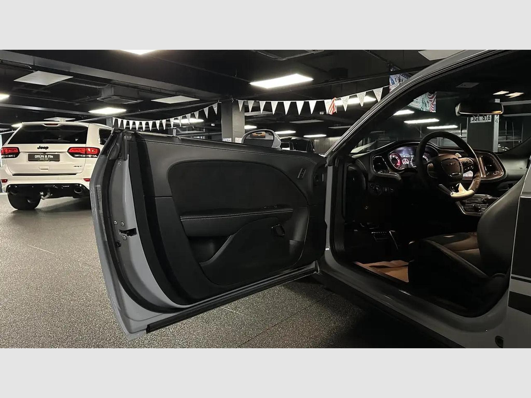 Dodge Challenger (2022) - Photo 12