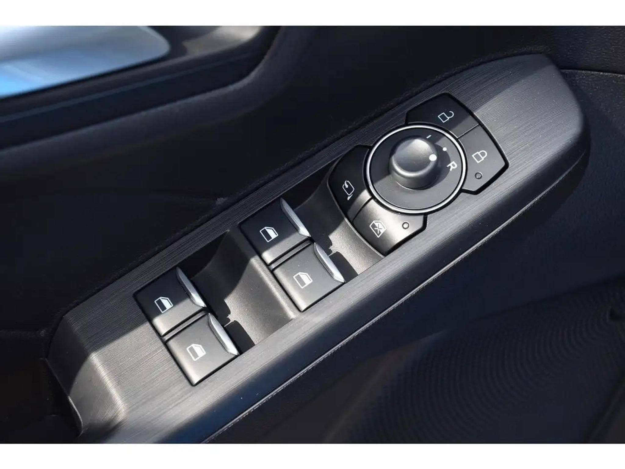 Ford Kuga (2025) - Foto 22