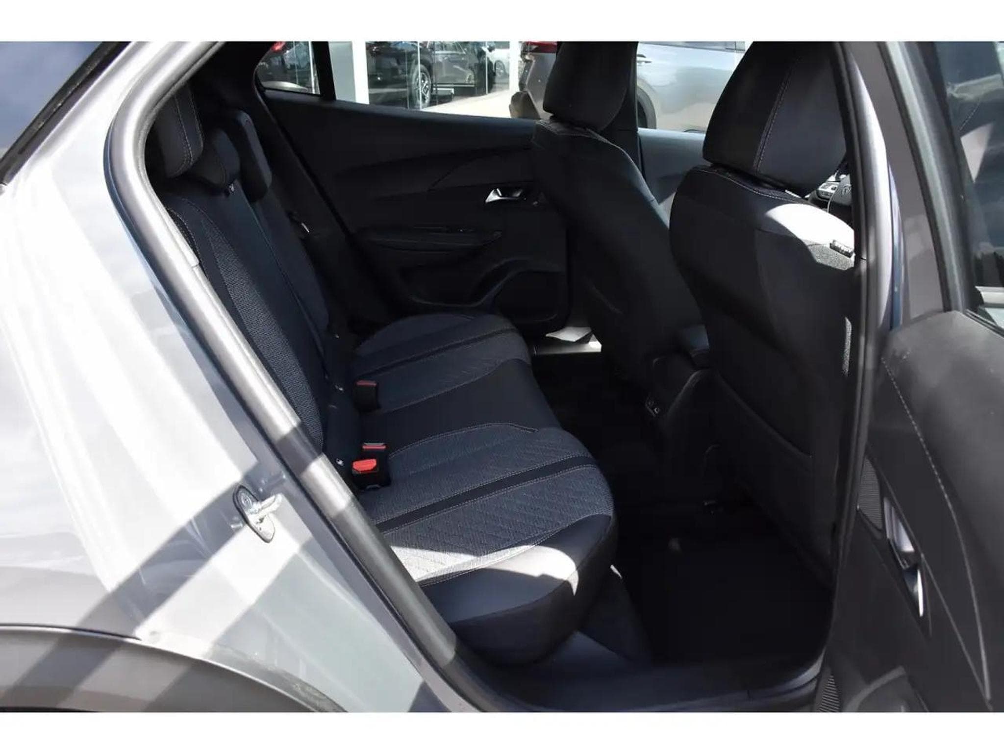 Peugeot 2008 (2025) - Foto 8