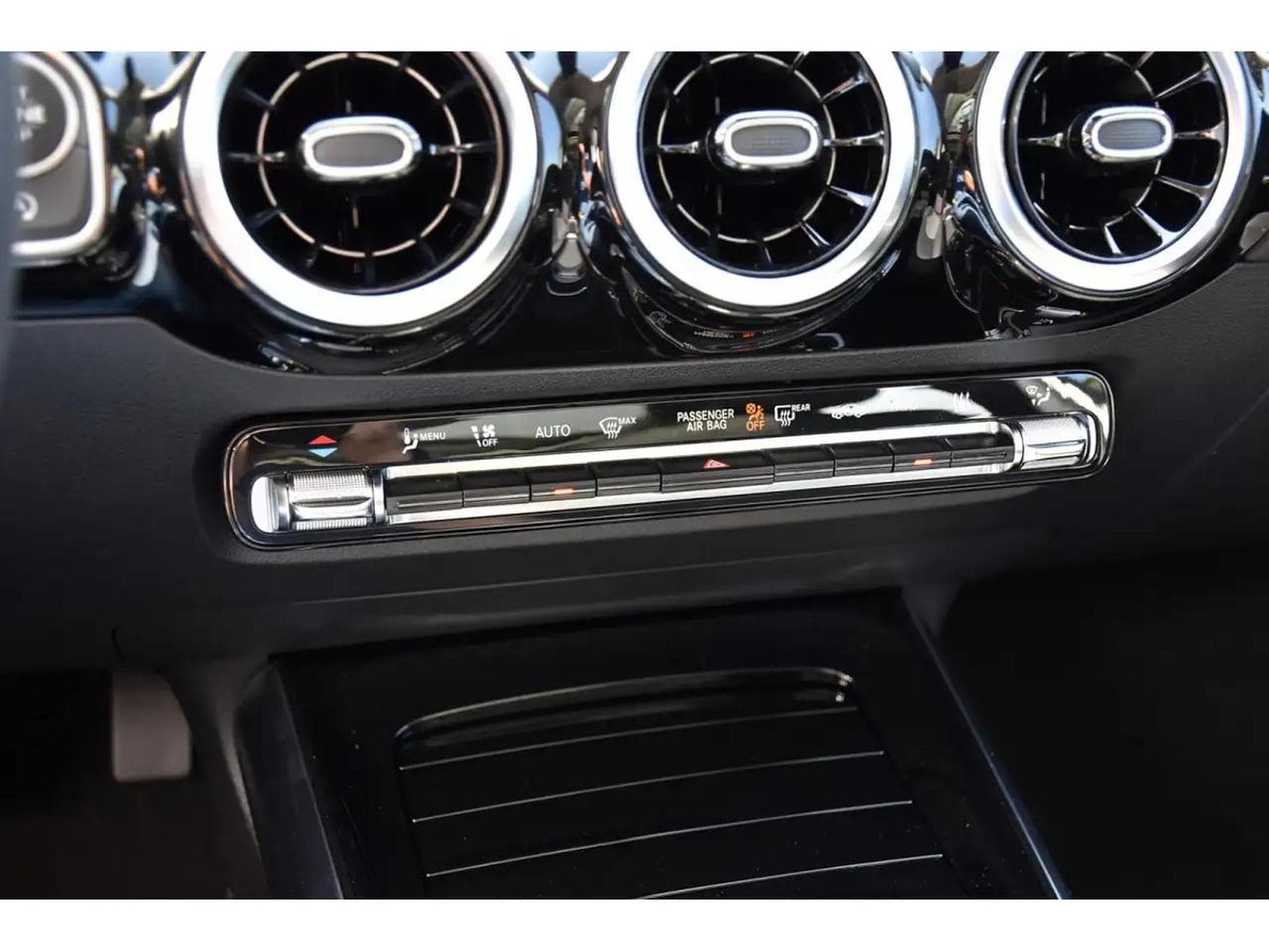 Mercedes GLA 200 (2024) - Photo 19