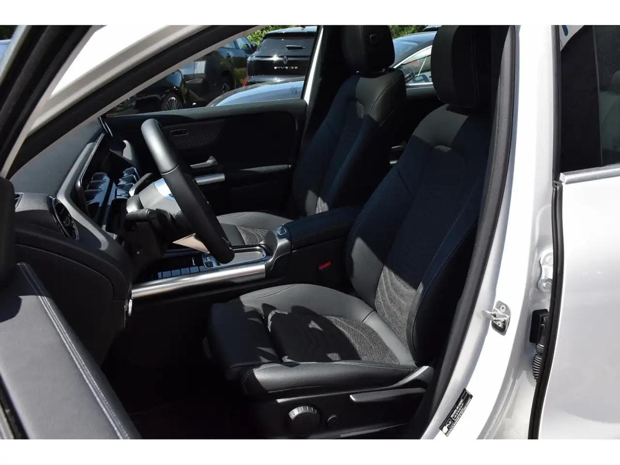 Mercedes GLA 200 (2024) - Photo 6
