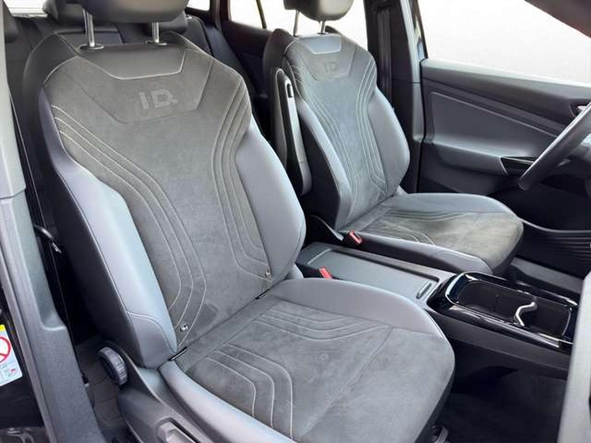 VW ID.4 Pro 210 kW pro/Design-P/AHK/SHZ/FHZ/Matrix (2024) - Photo 18