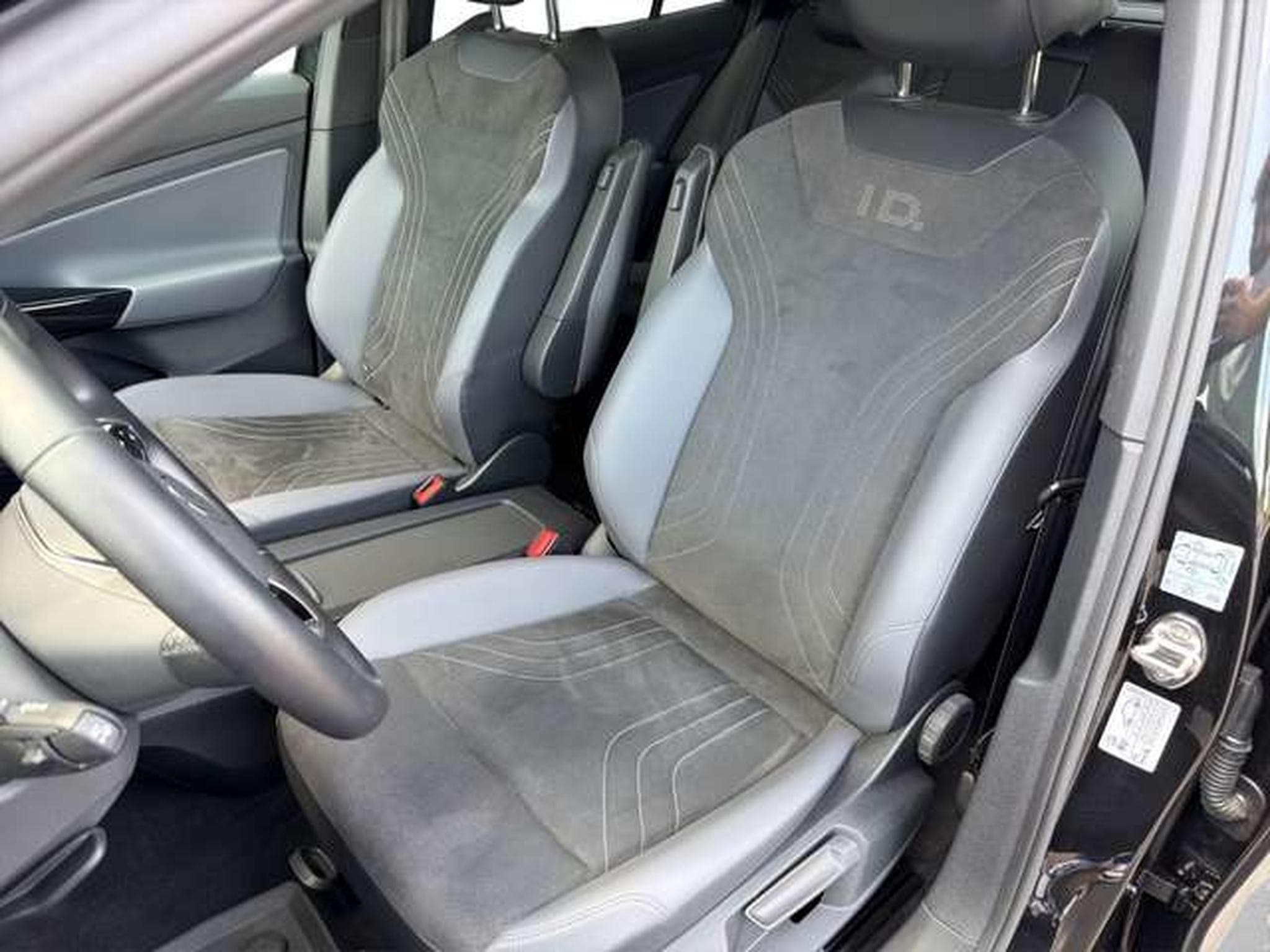 VW ID.4 Pro 210 kW pro/Design-P/AHK/SHZ/FHZ/Matrix (2024) - Photo 9