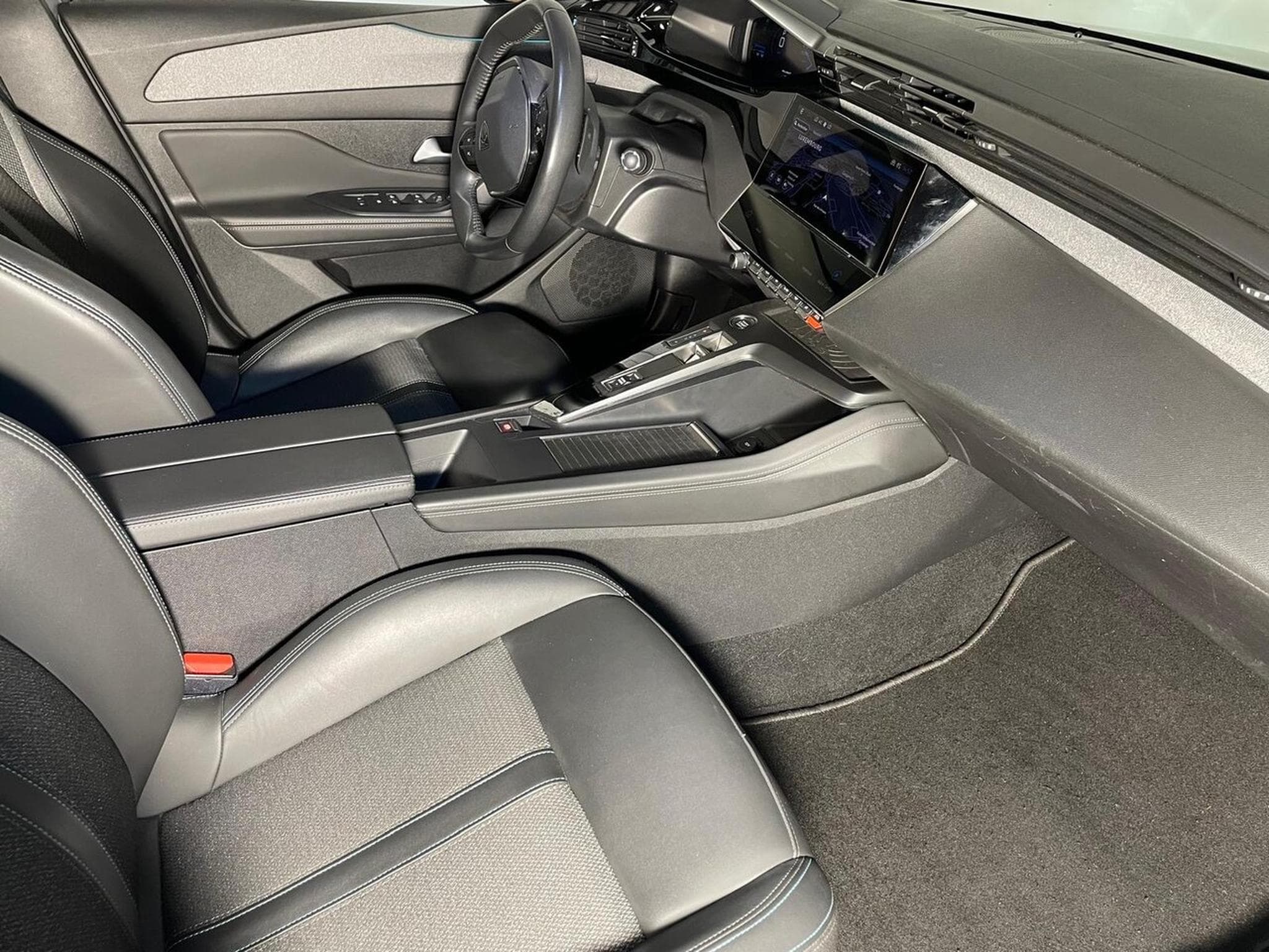 Peugeot 308 SW 1.5 BlueHDI 130 ALLURE EAT8 GPS CARPLAY (2022) - Photo 10