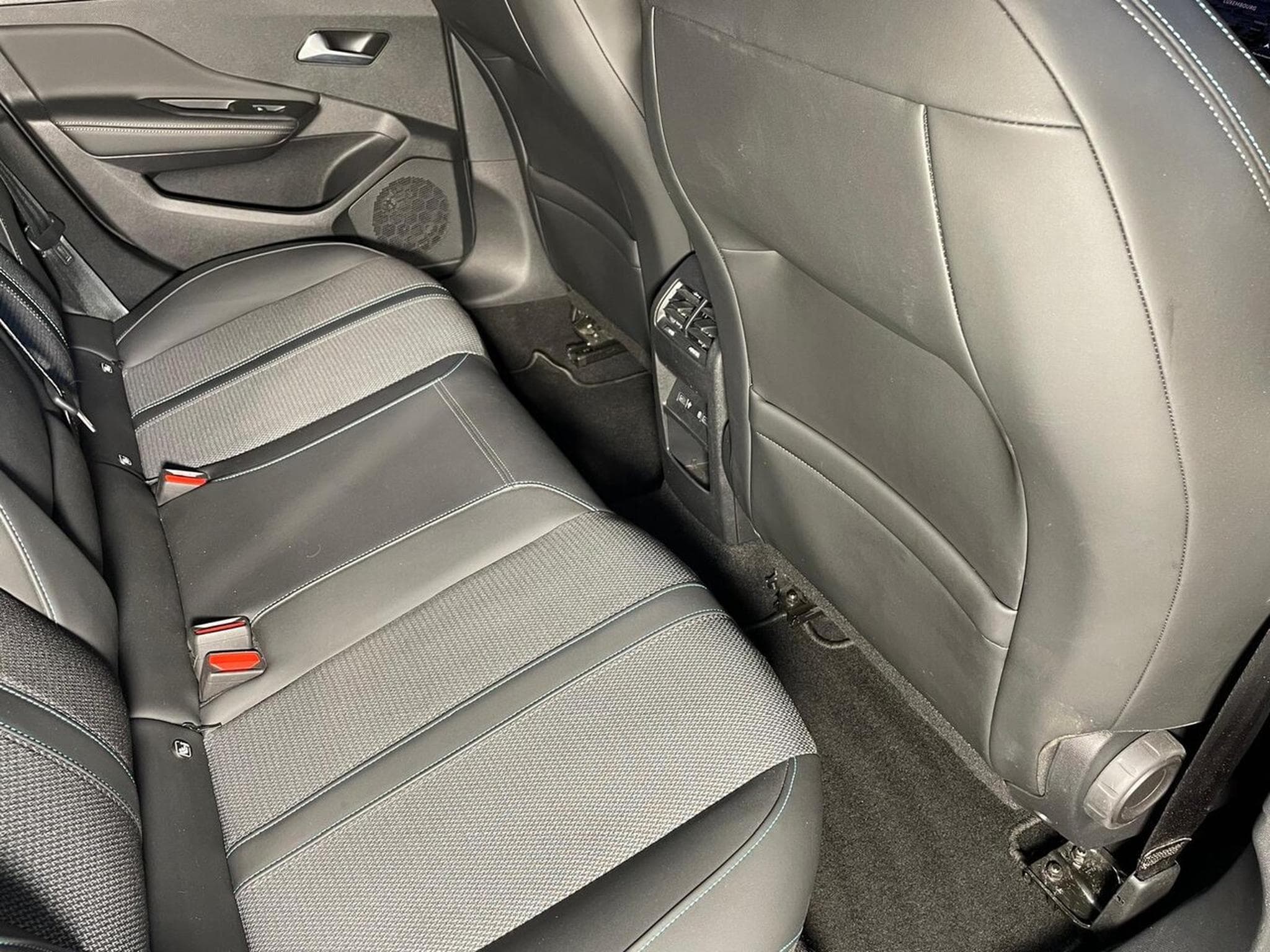 Peugeot 308 SW 1.5 BlueHDI 130 ALLURE EAT8 GPS CARPLAY (2022) - Photo 12
