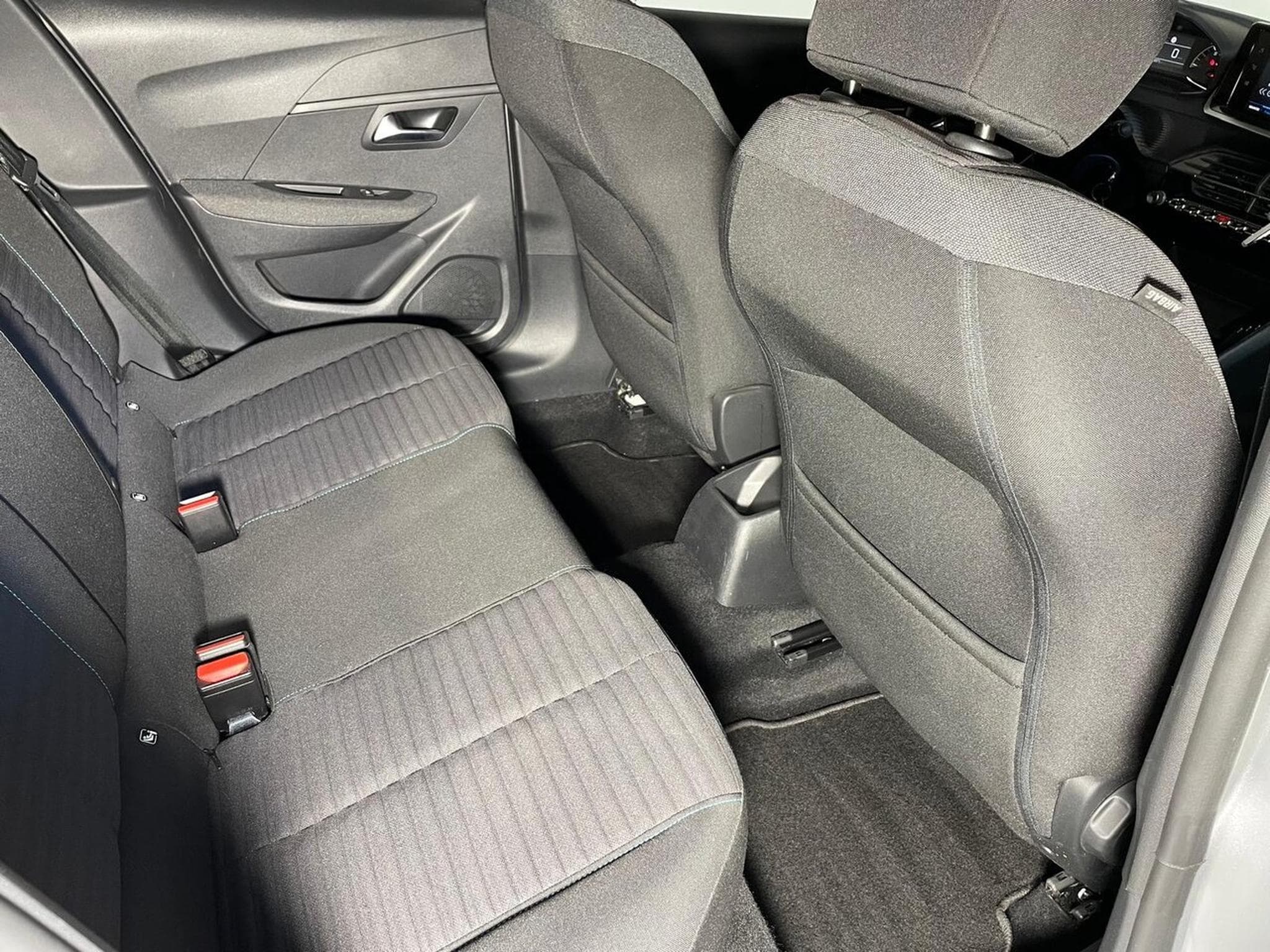 Peugeot 208 1.2 ESSENCE 75 CV STYLE CARPLAY 5P (2023) - Photo 12