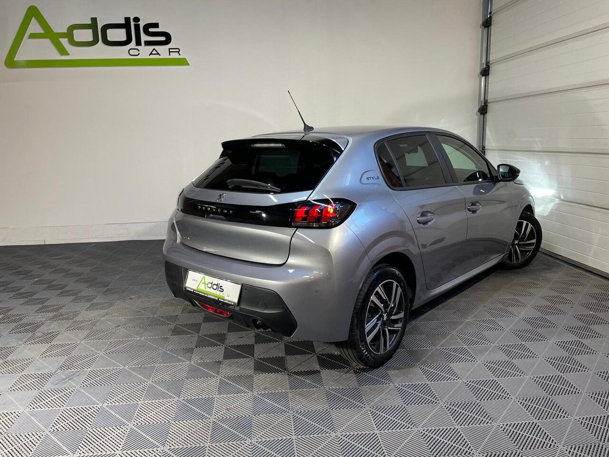 Peugeot 208 1.2 ESSENCE 75 CV STYLE CARPLAY 5P (2023) - Photo 2