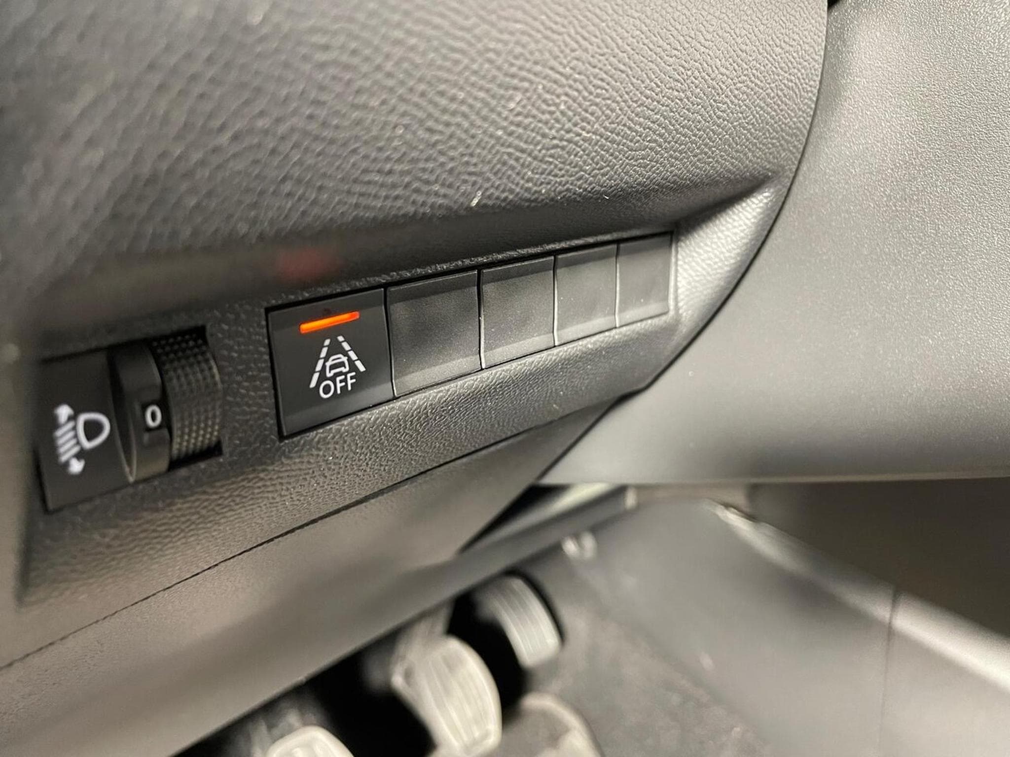Peugeot 208 1.2 ESSENCE 75 CV STYLE CARPLAY 5P (2023) - Photo 5