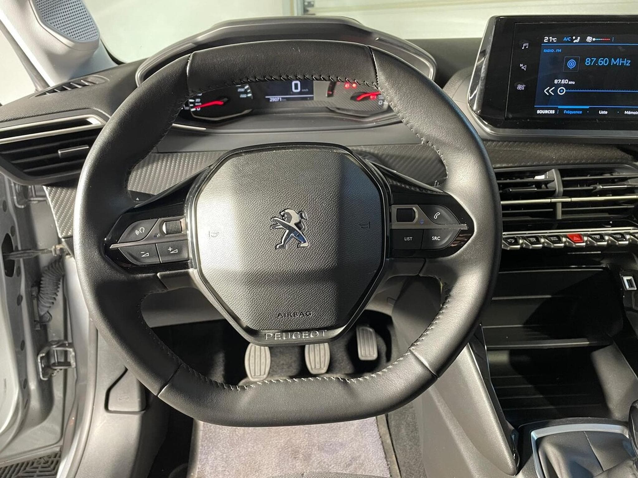 Peugeot 208 1.2 ESSENCE 75 CV STYLE CARPLAY 5P (2023) - Photo 8