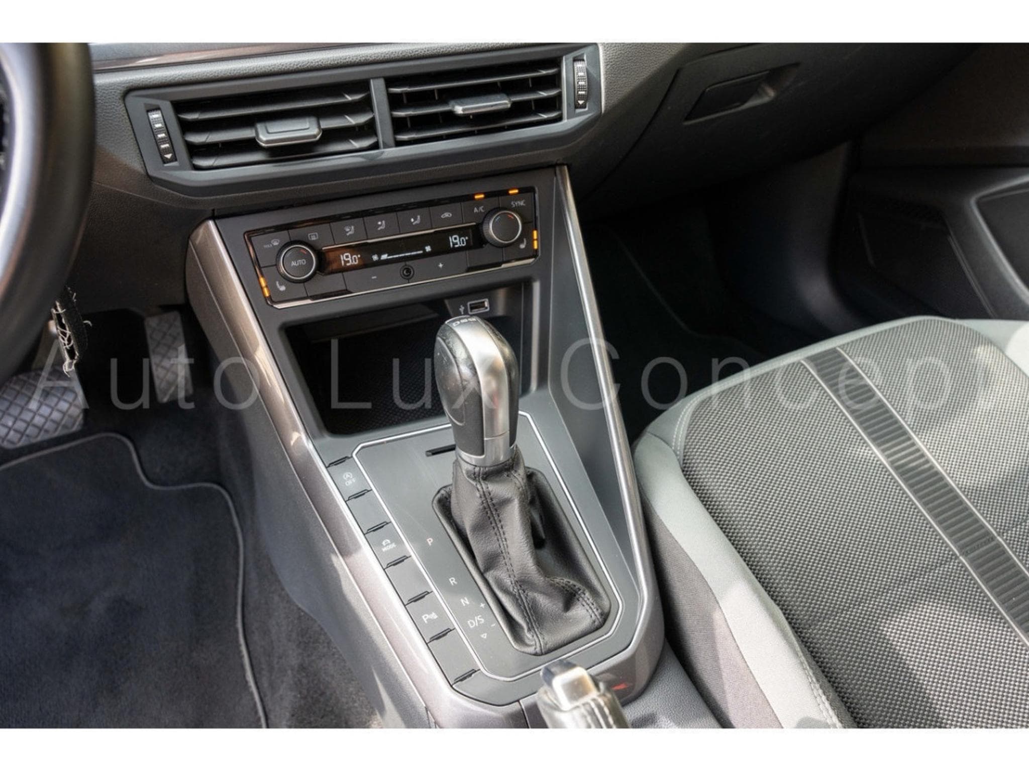 VW Polo 1.6 TDI R-Line DSG (2018) - Foto 14