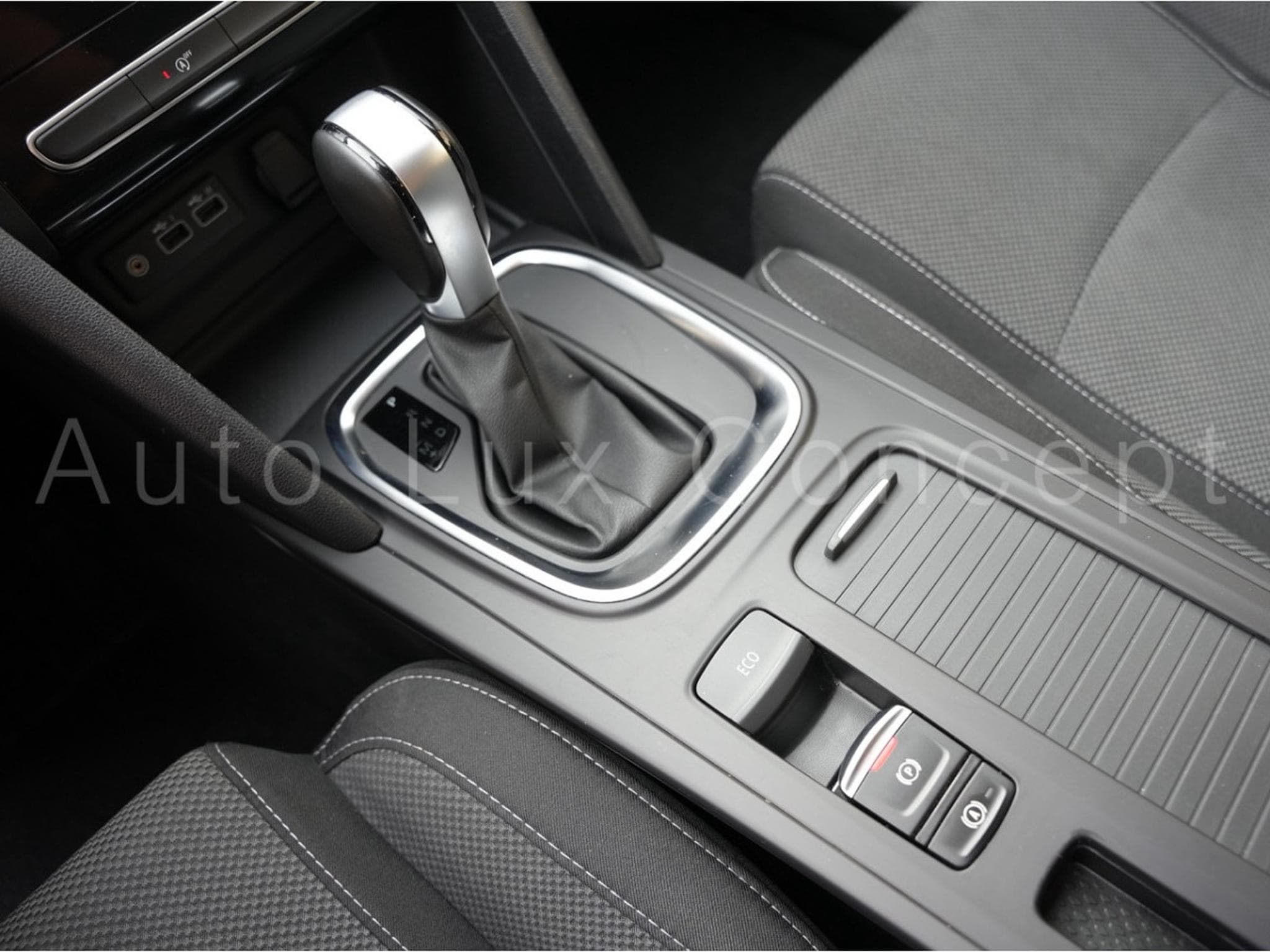 Renault Megane 1.5 dCi 115 EDC7 Equilibre (2024) - Foto 22