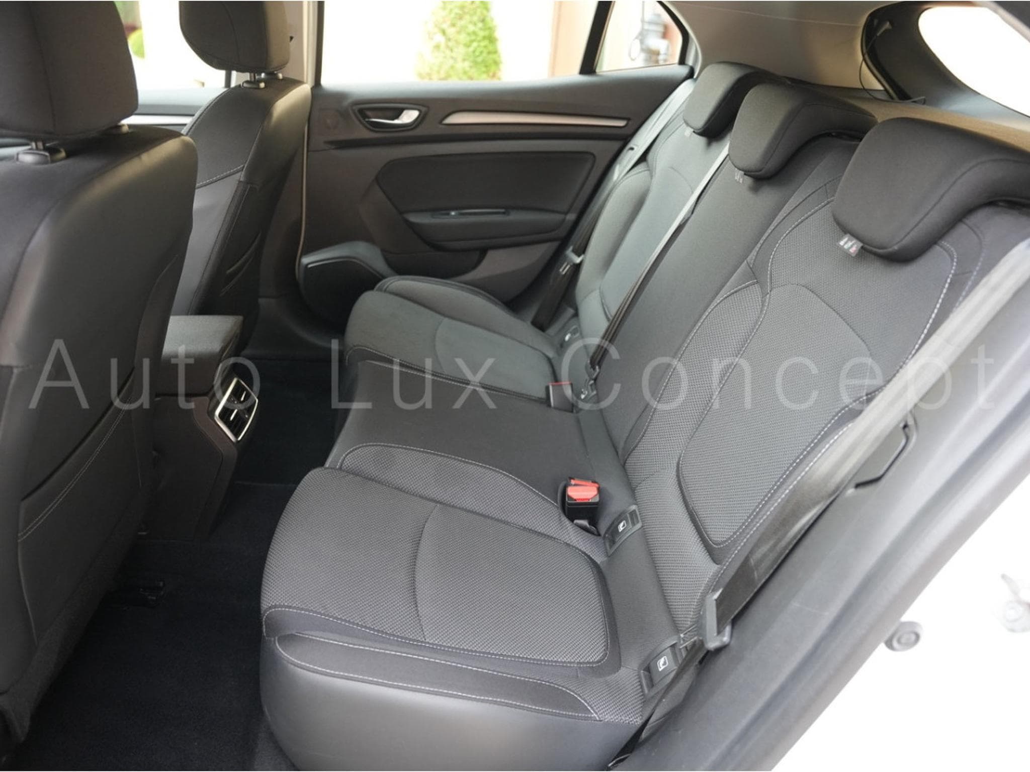 Renault Megane 1.5 dCi 115 EDC7 Equilibre (2024) - Foto 30