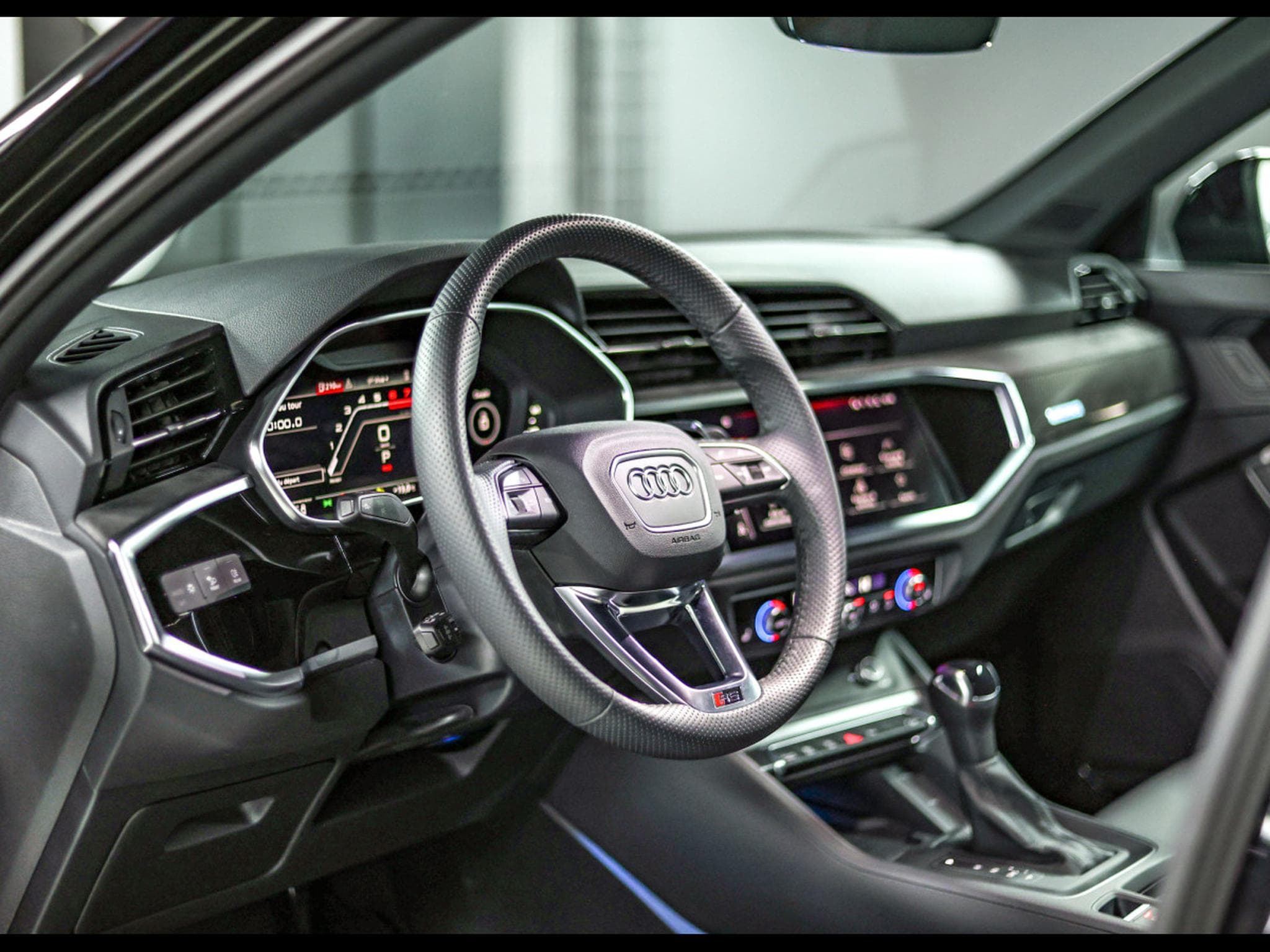 Audi RSQ3 SPORTBACK 2.5 TFSI QUATTRO S-TRONIC - PACK DESIGN NOIR - WAR (2023) - Foto 10
