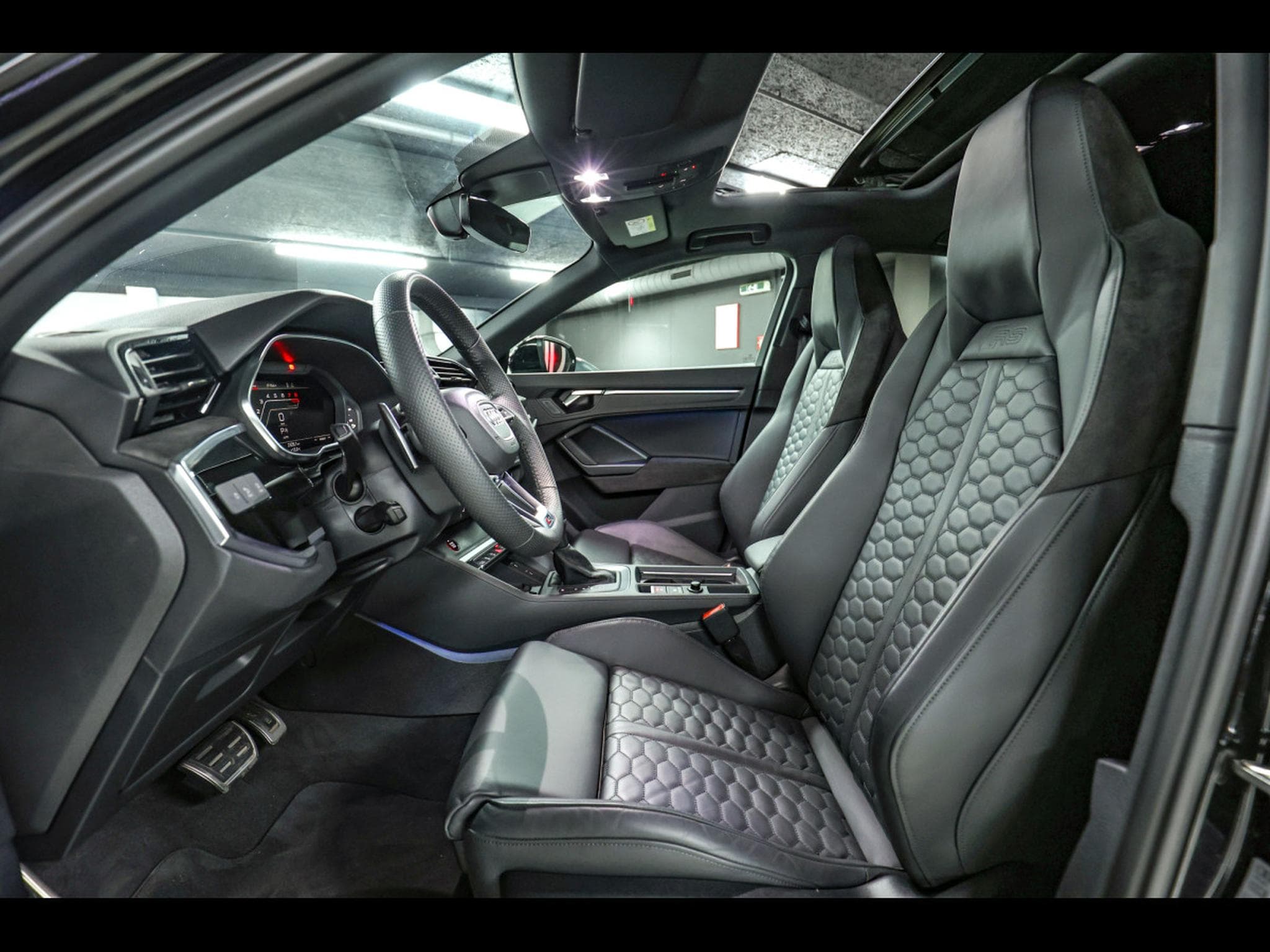 Audi RSQ3 SPORTBACK 2.5 TFSI QUATTRO S-TRONIC - PACK DESIGN NOIR - WAR (2023) - Foto 11