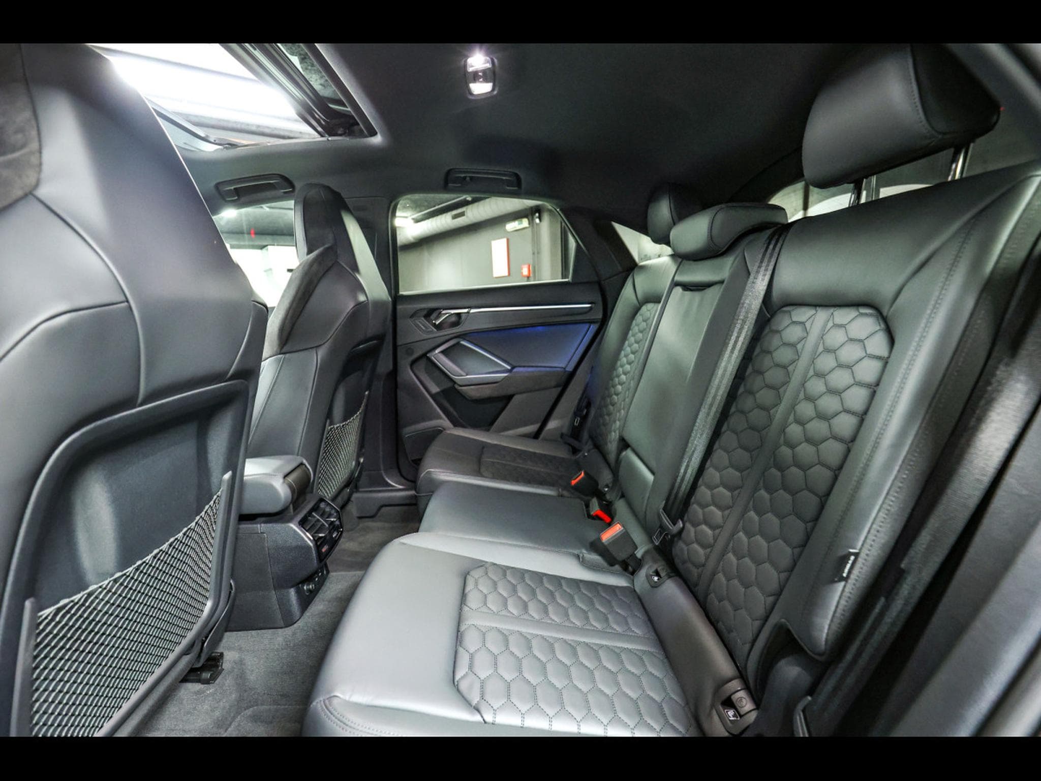 Audi RSQ3 SPORTBACK 2.5 TFSI QUATTRO S-TRONIC - PACK DESIGN NOIR - WAR (2023) - Foto 17