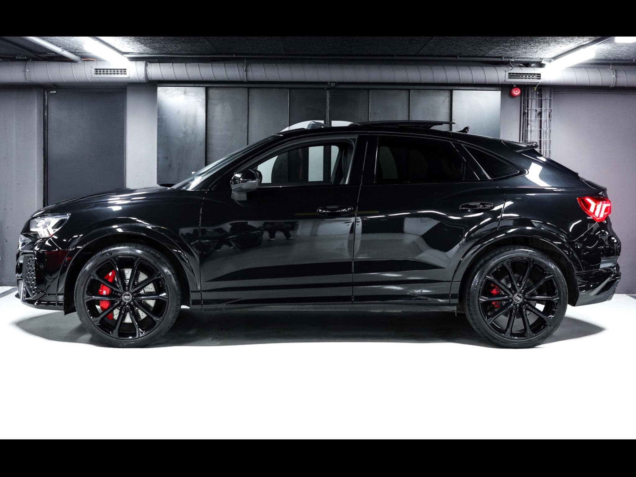 Audi RSQ3 SPORTBACK 2.5 TFSI QUATTRO S-TRONIC - PACK DESIGN NOIR - WAR (2023) - Foto 2