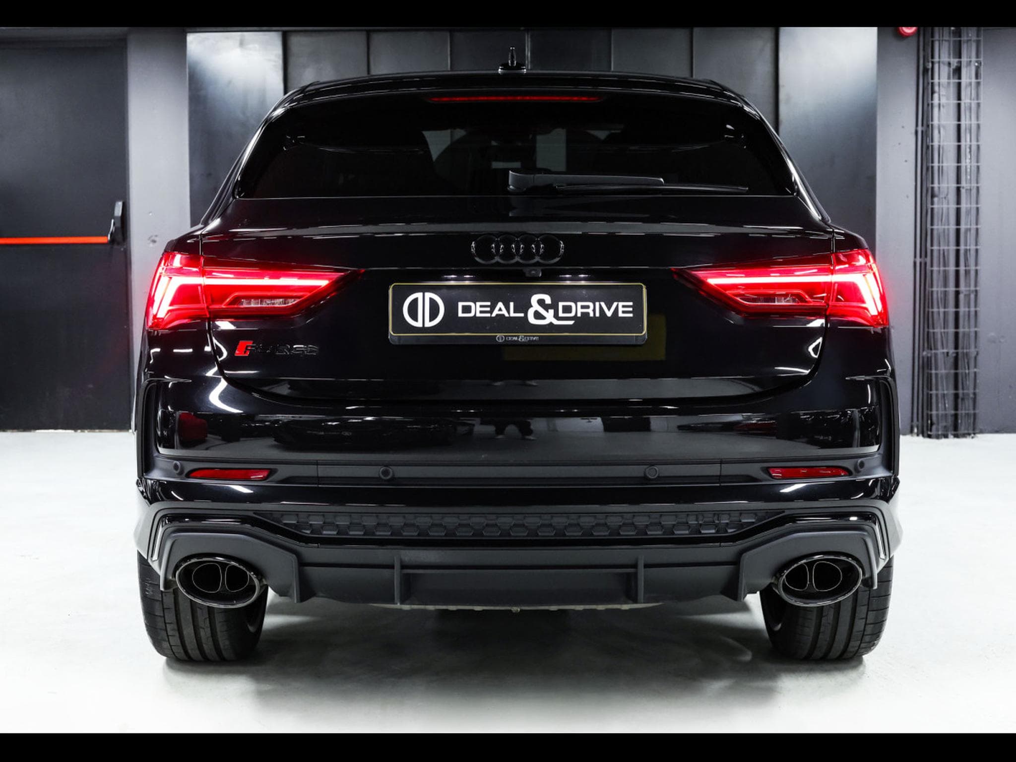 Audi RSQ3 SPORTBACK 2.5 TFSI QUATTRO S-TRONIC - PACK DESIGN NOIR - WAR (2023) - Foto 4