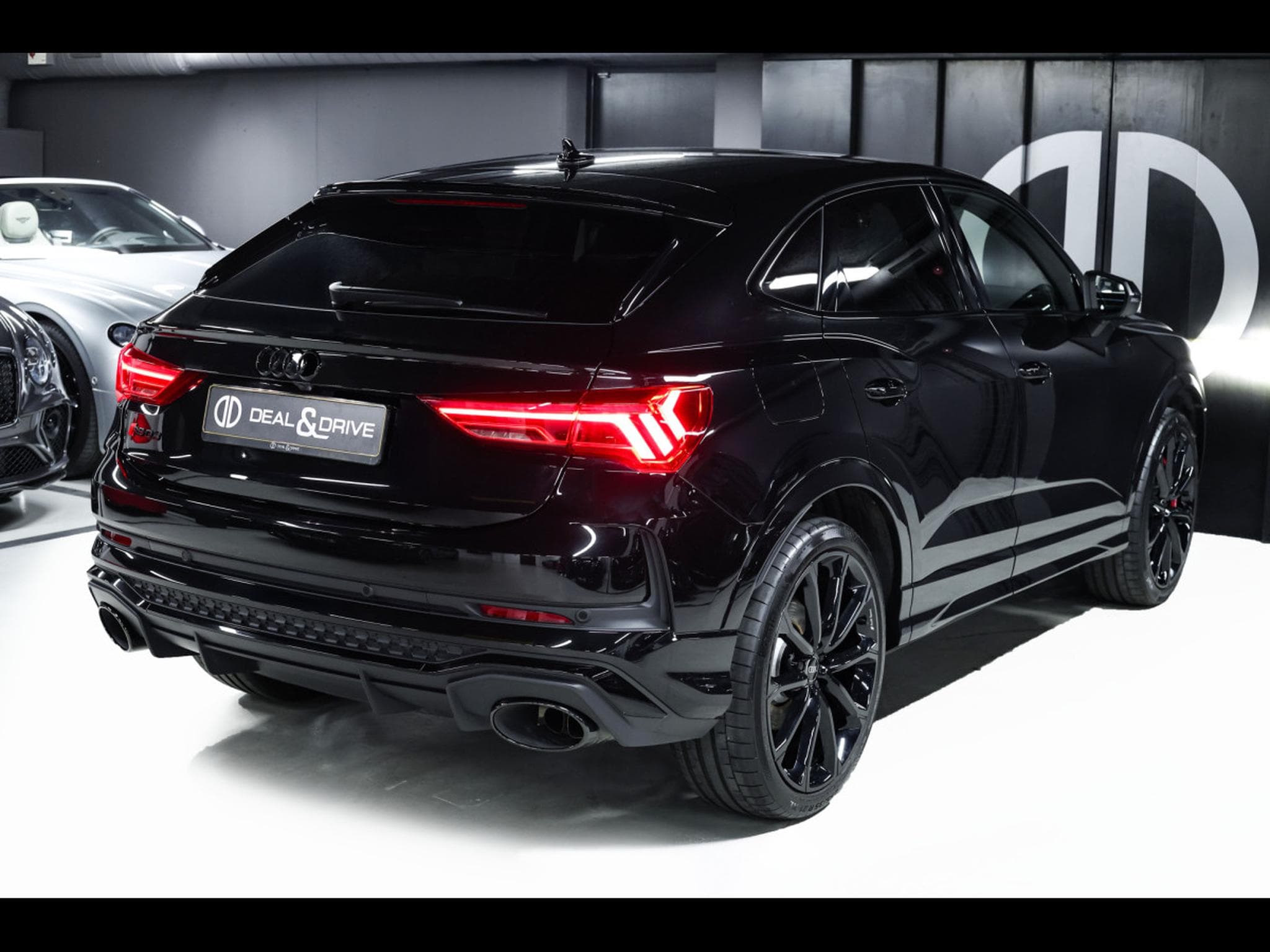 Audi RSQ3 SPORTBACK 2.5 TFSI QUATTRO S-TRONIC - PACK DESIGN NOIR - WAR (2023) - Foto 6