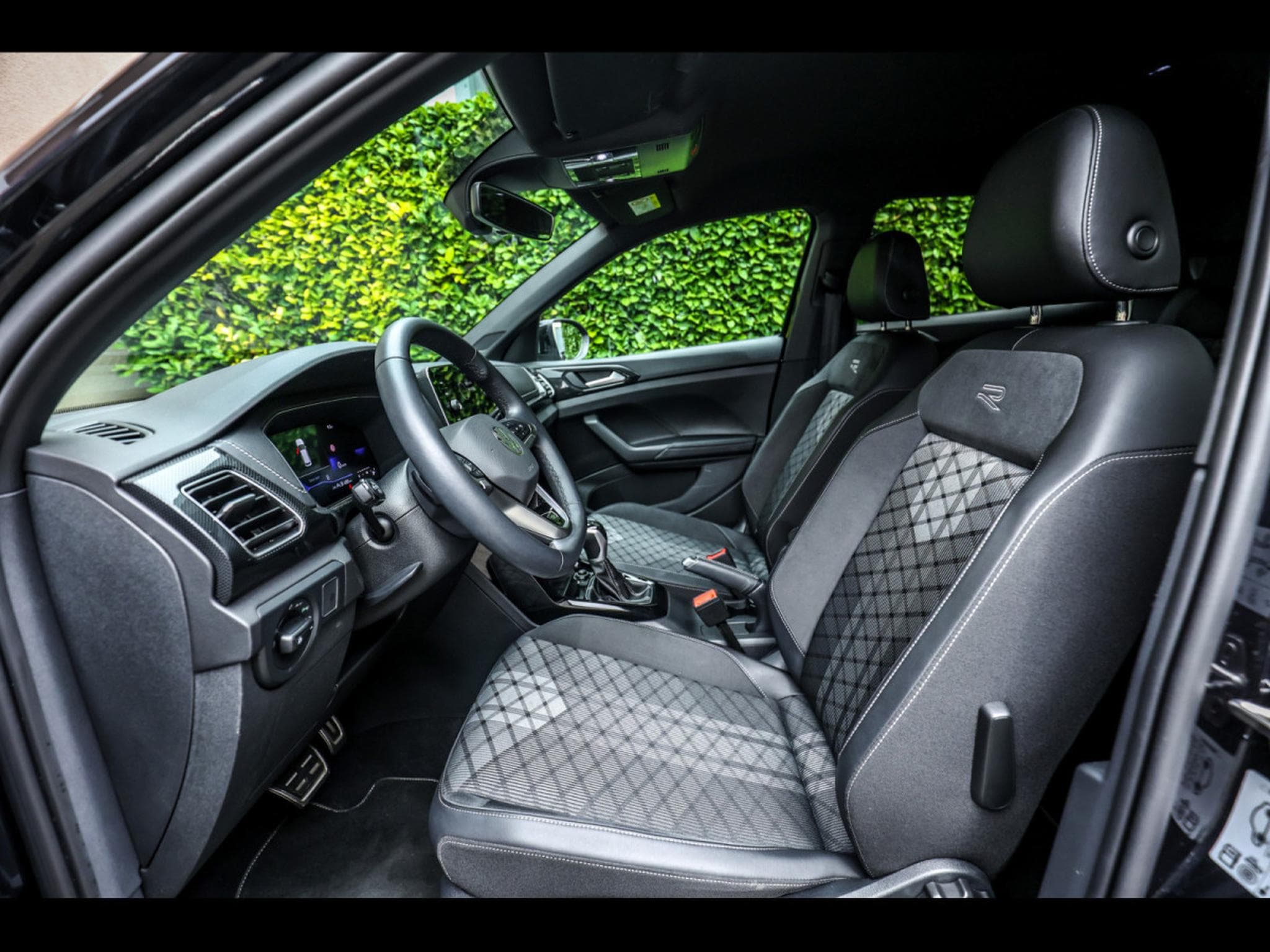 VW T-Cross 1.5 TSI 150 DSG R-LINE (2024) - Foto 10