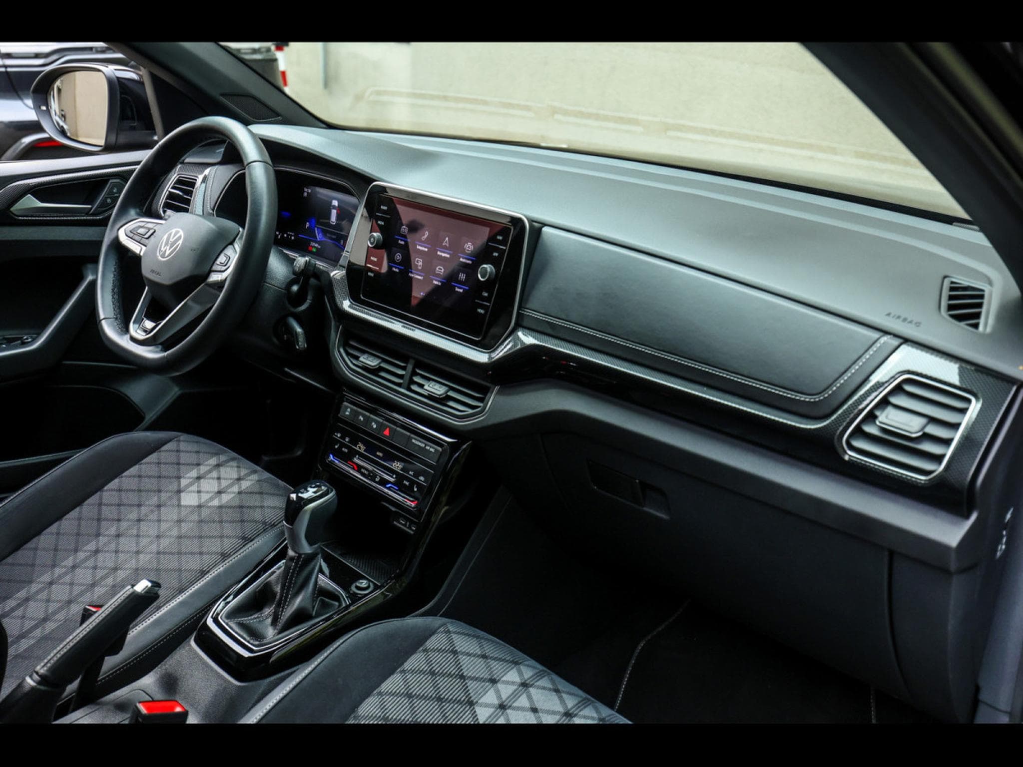 VW T-Cross 1.5 TSI 150 DSG R-LINE (2024) - Foto 11