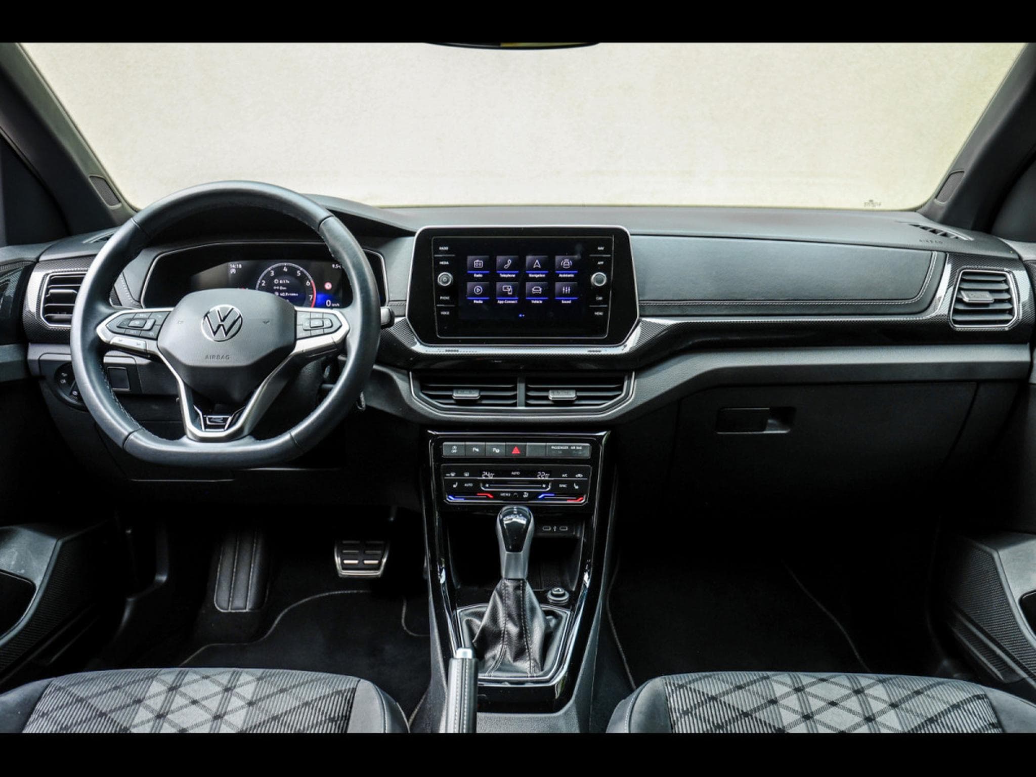 VW T-Cross 1.5 TSI 150 DSG R-LINE (2024) - Foto 14