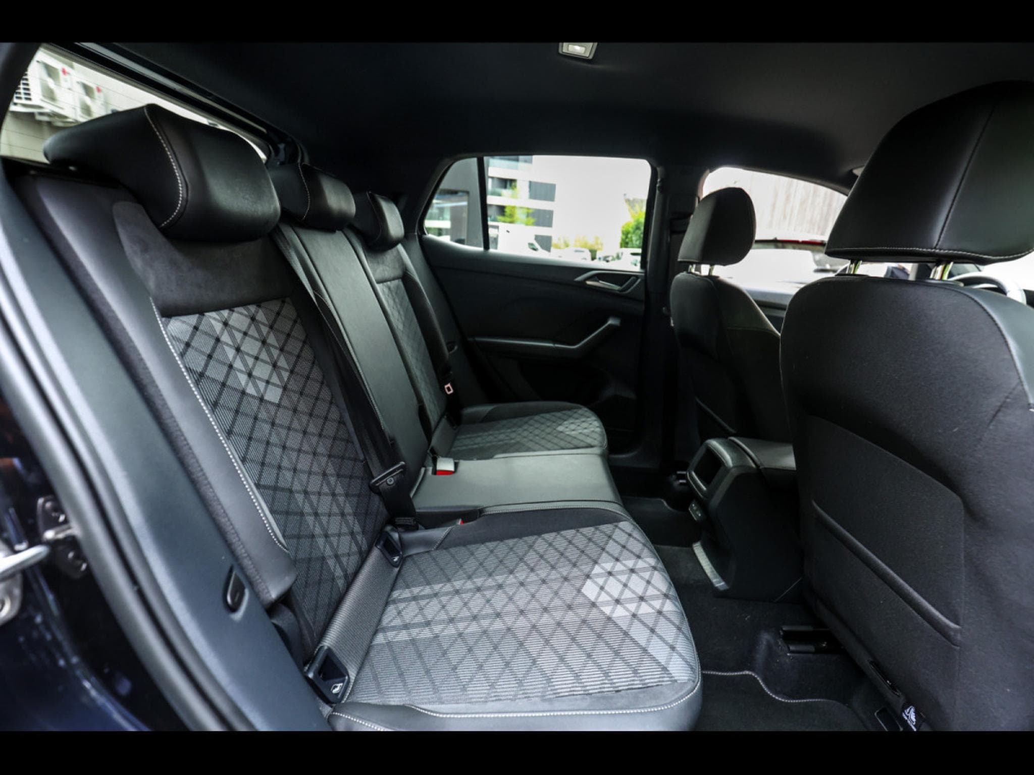 VW T-Cross 1.5 TSI 150 DSG R-LINE (2024) - Foto 20