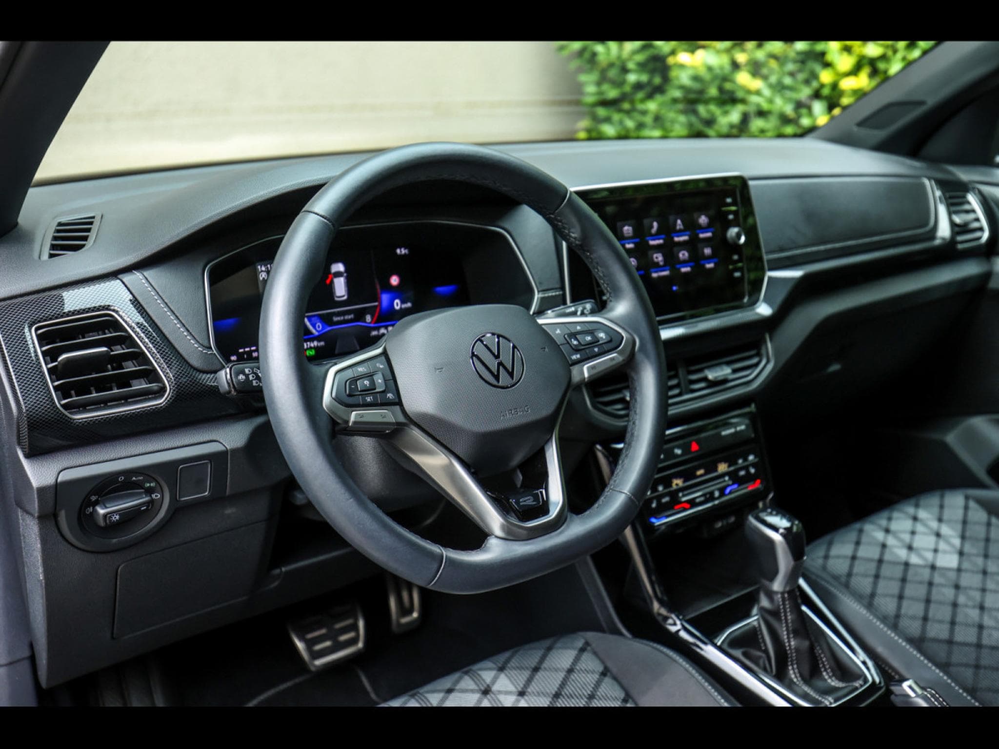 VW T-Cross 1.5 TSI 150 DSG R-LINE (2024) - Foto 9
