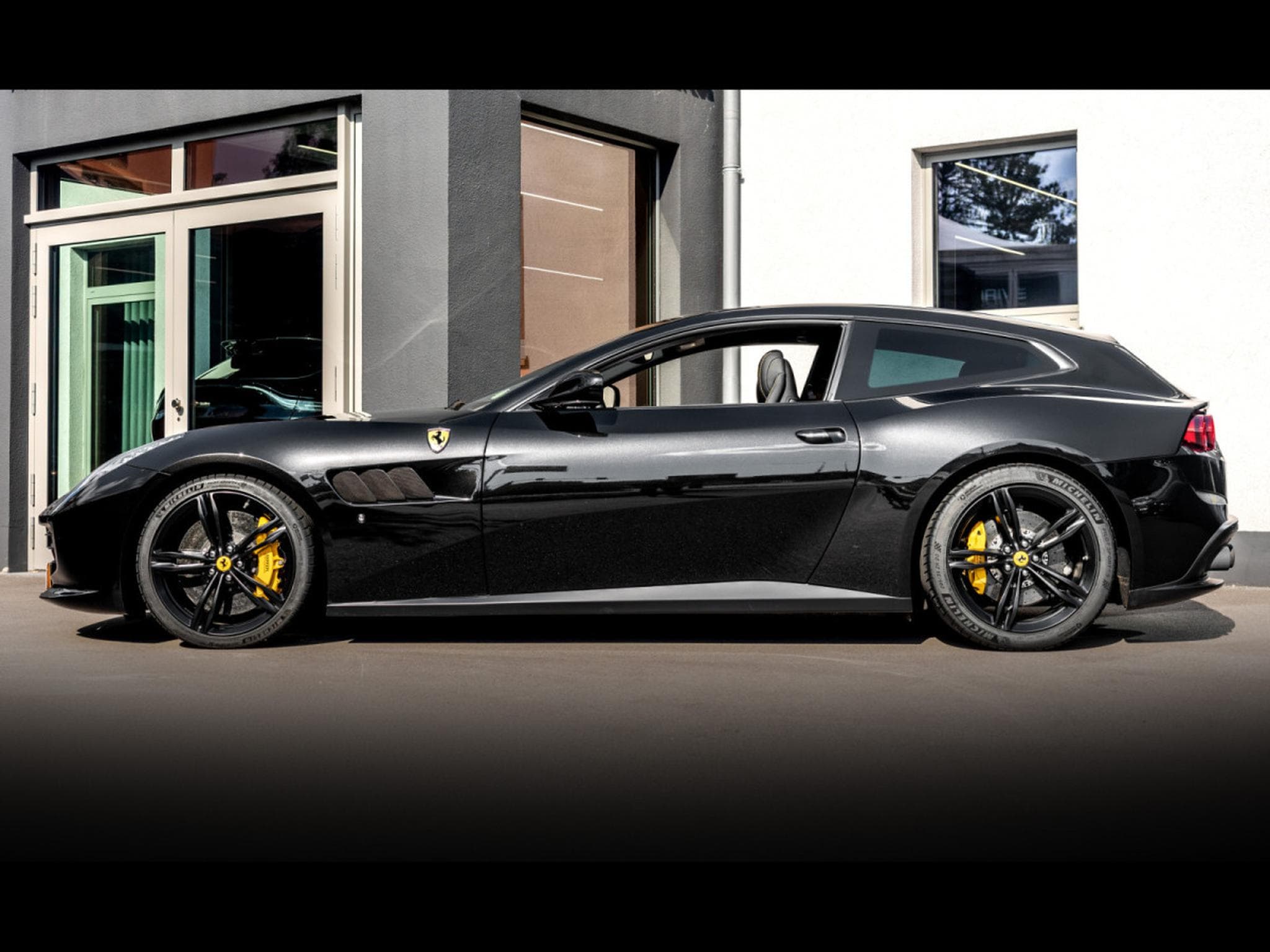 Ferrari GTC4 Lusso 6.3 V12 (690 CH) - NERO DAYTONA - IMMAT FR. - PPF - NEW FERR (2018) - Foto 2