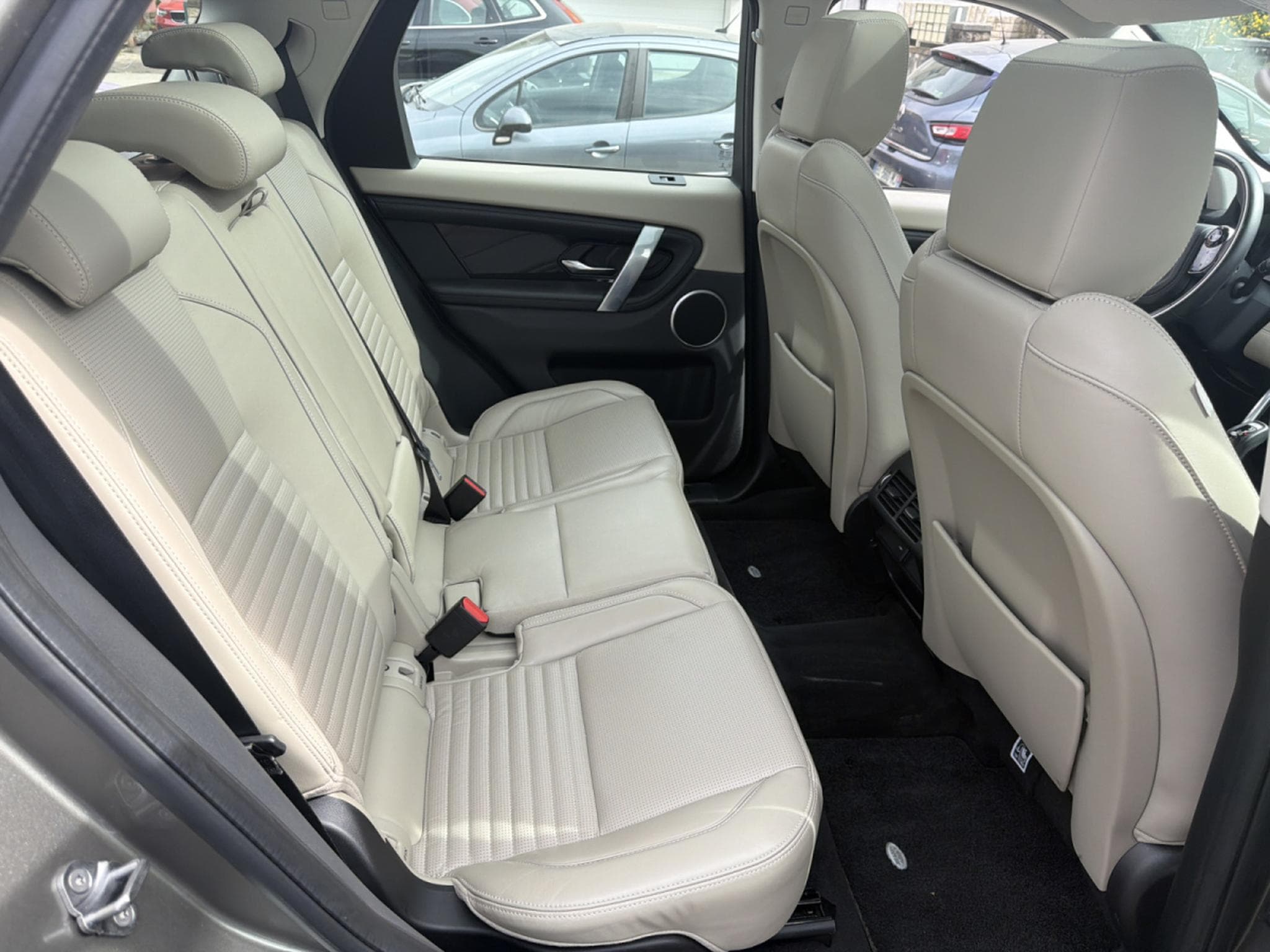 Land-Rover Discovery Sport P300e HYBRIDE SE AWD PHEV AUT. (2020) - Foto 10