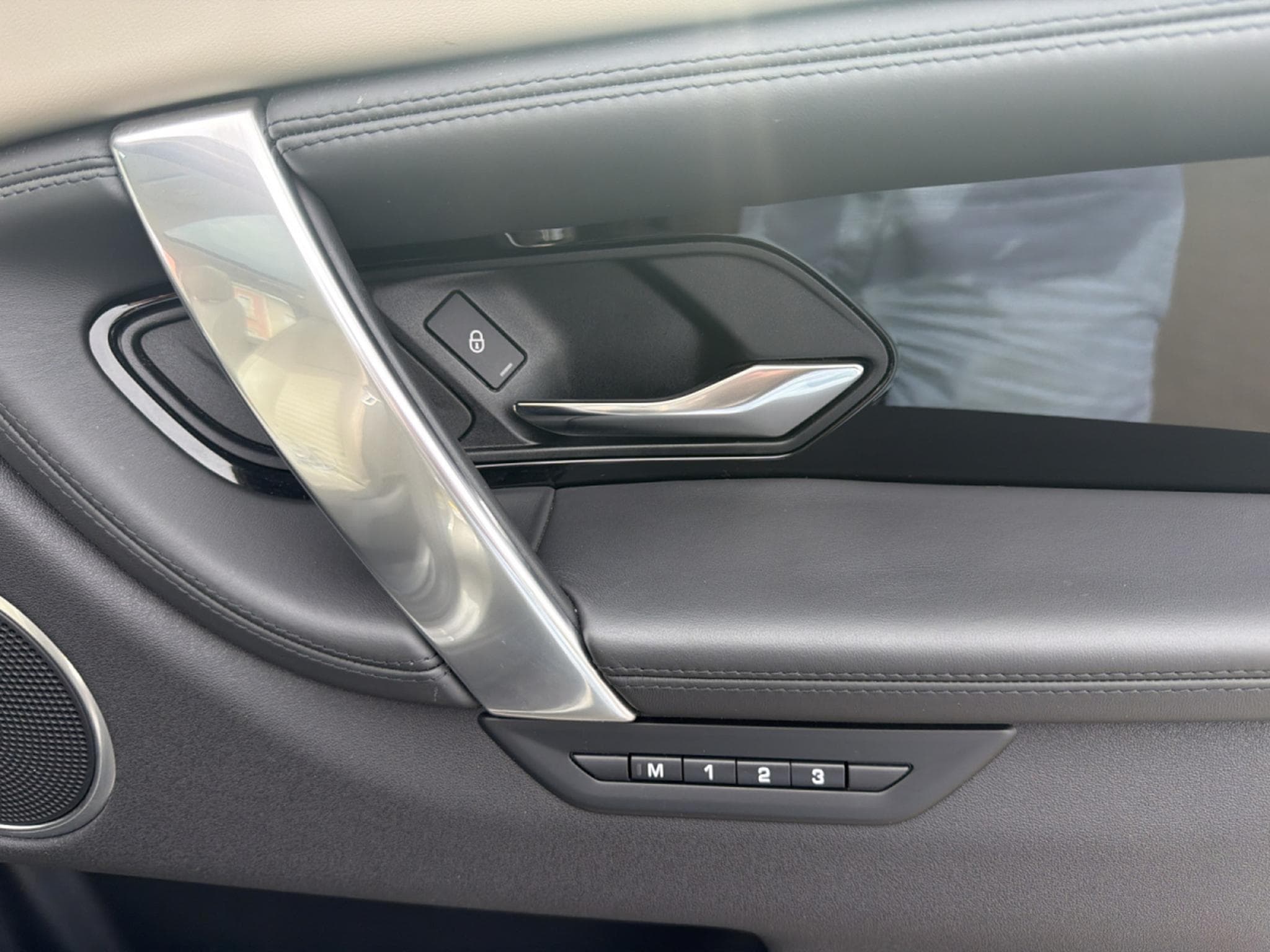Land-Rover Discovery Sport P300e HYBRIDE SE AWD PHEV AUT. (2020) - Foto 11