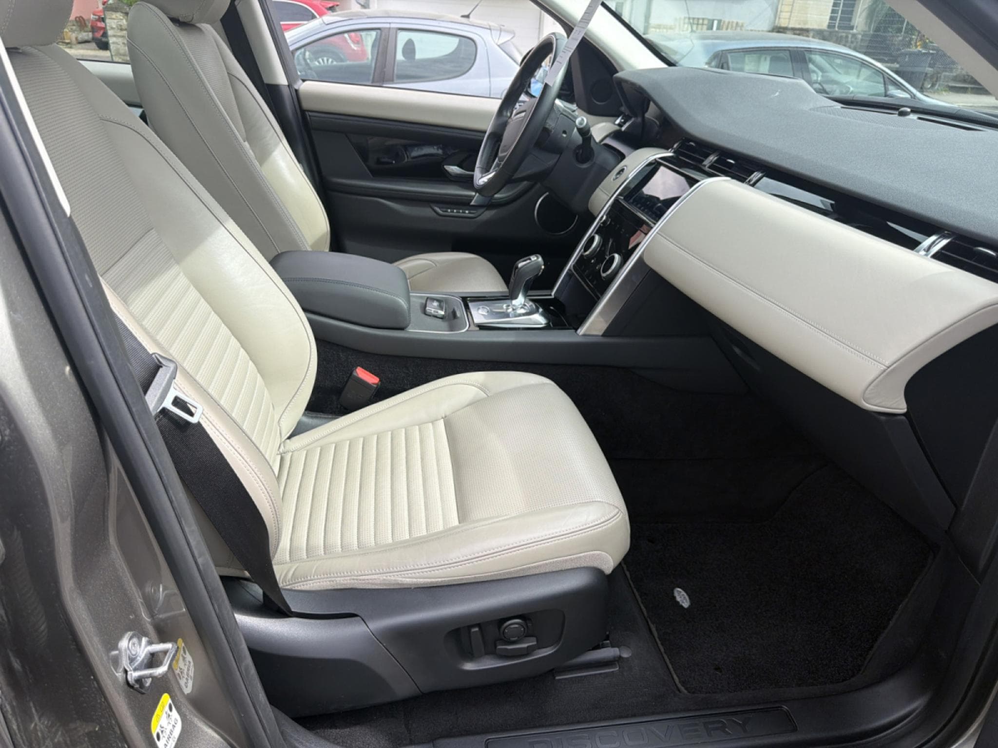 Land-Rover Discovery Sport P300e HYBRIDE SE AWD PHEV AUT. (2020) - Foto 12