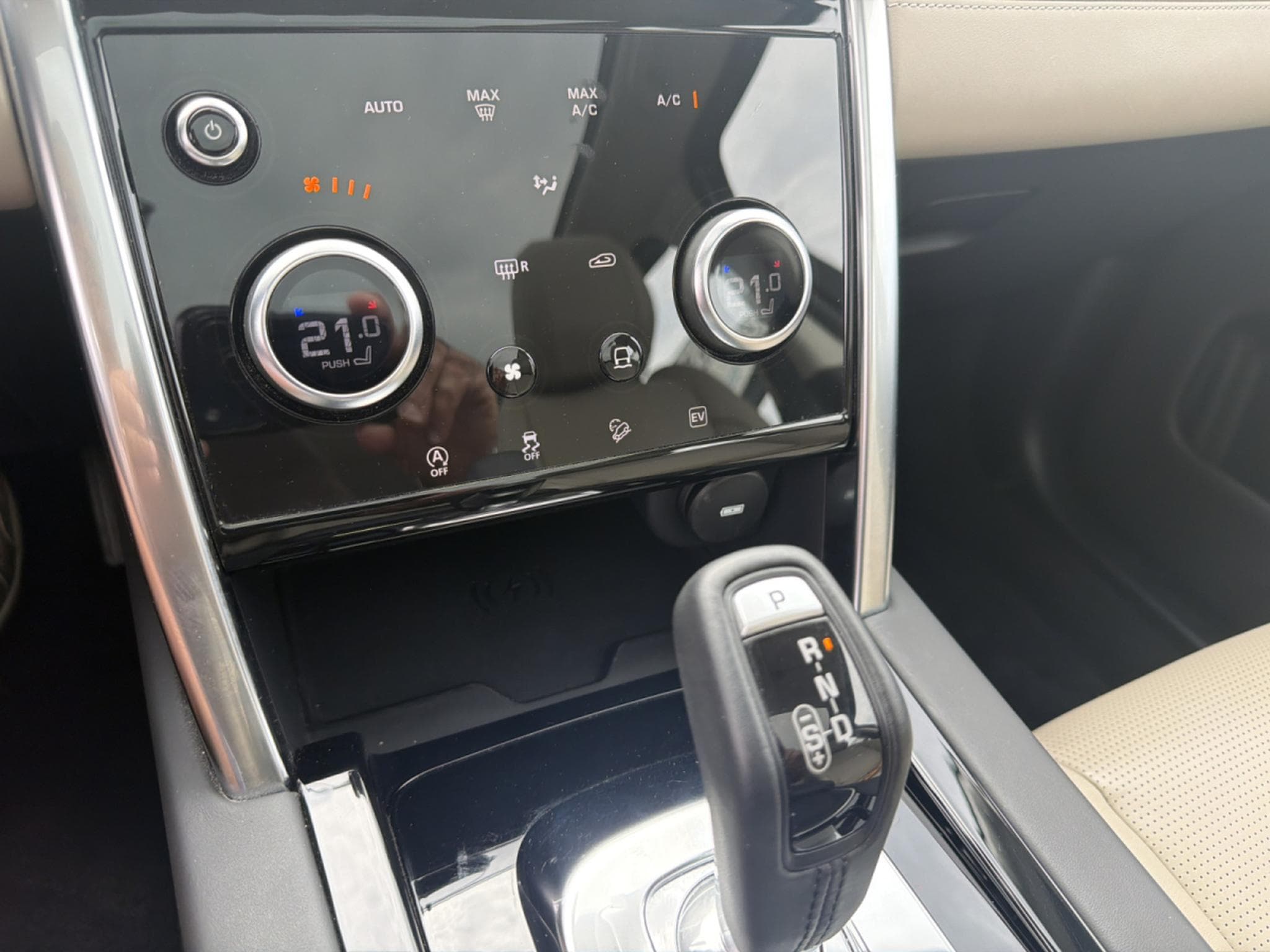 Land-Rover Discovery Sport P300e HYBRIDE SE AWD PHEV AUT. (2020) - Foto 19
