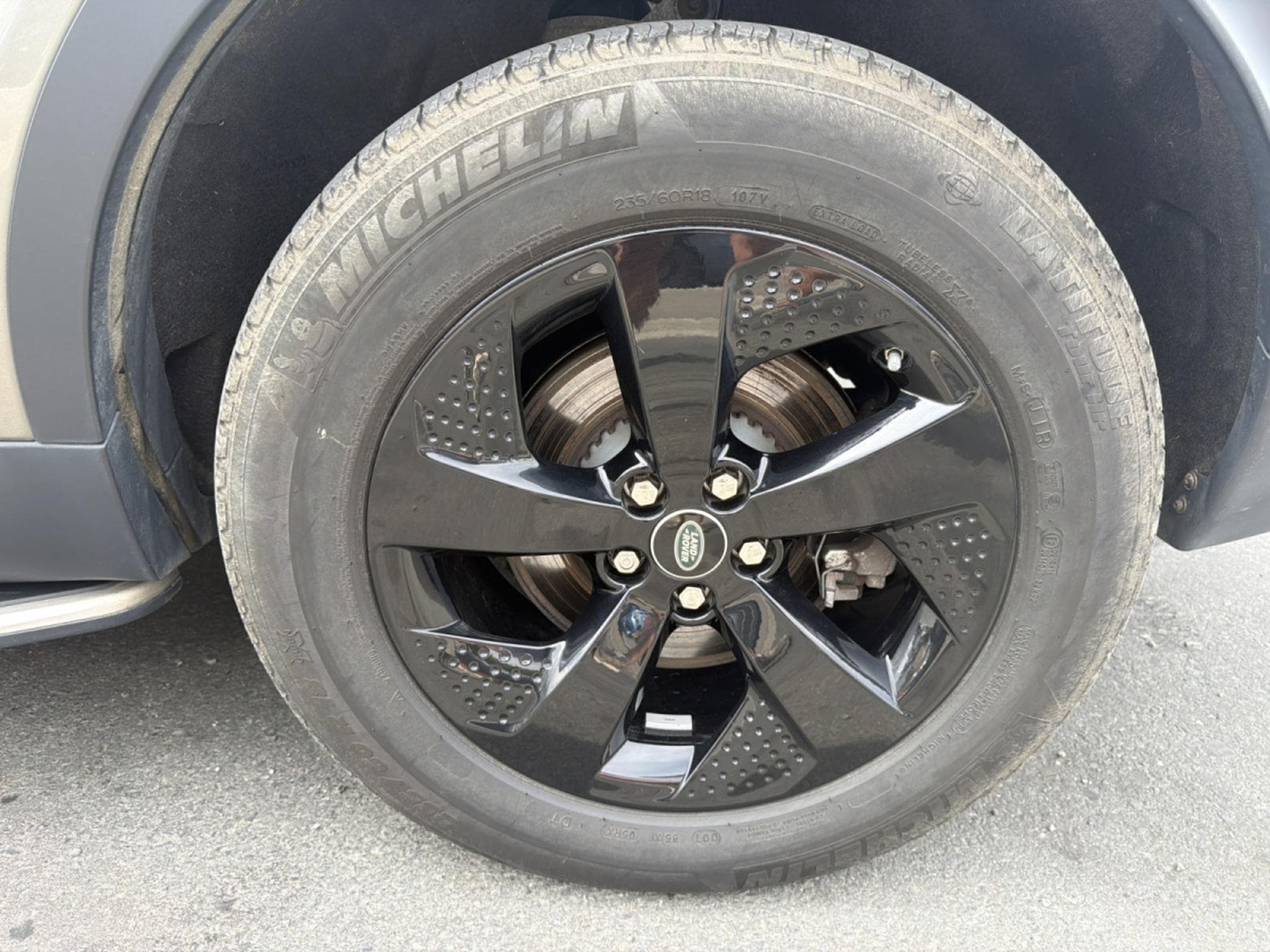 Land-Rover Discovery Sport P300e HYBRIDE SE AWD PHEV AUT. (2020) - Foto 4