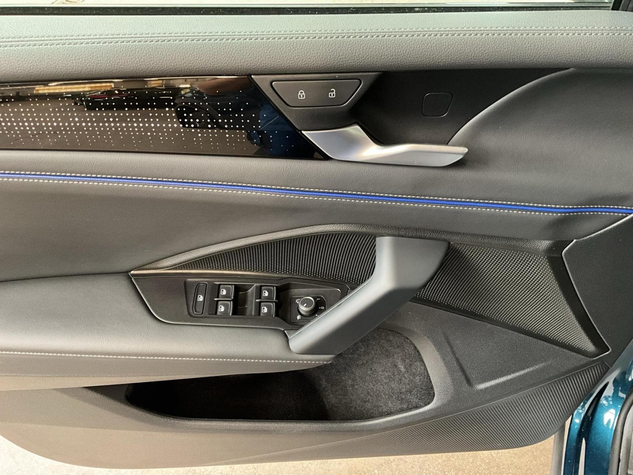 VW Tiguan R-Line+DSG+Harman+Black-Style+Pano+P.Assistance (2024) - Foto 14