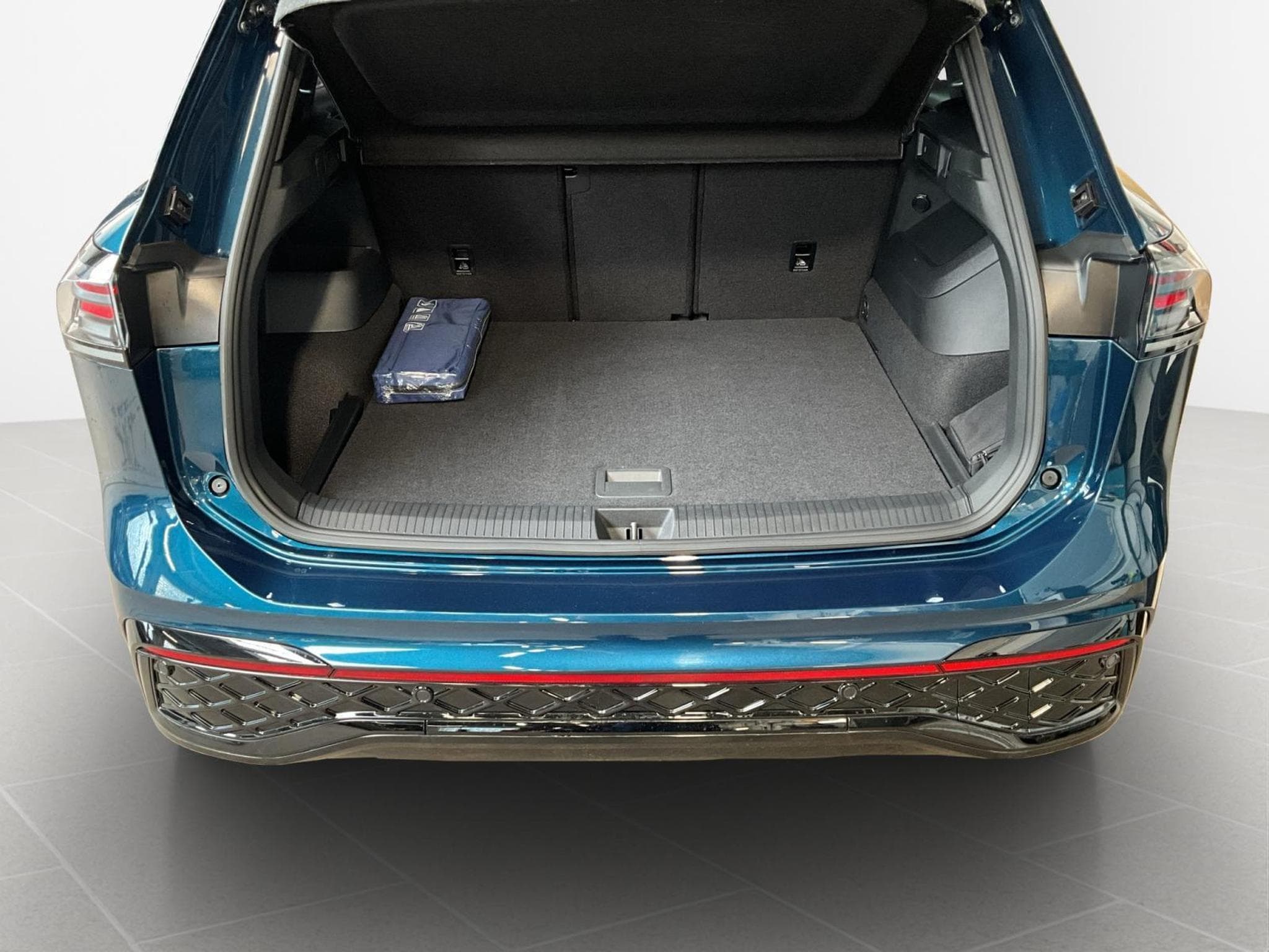 VW Tiguan R-Line+DSG+Harman+Black-Style+Pano+P.Assistance (2024) - Foto 17