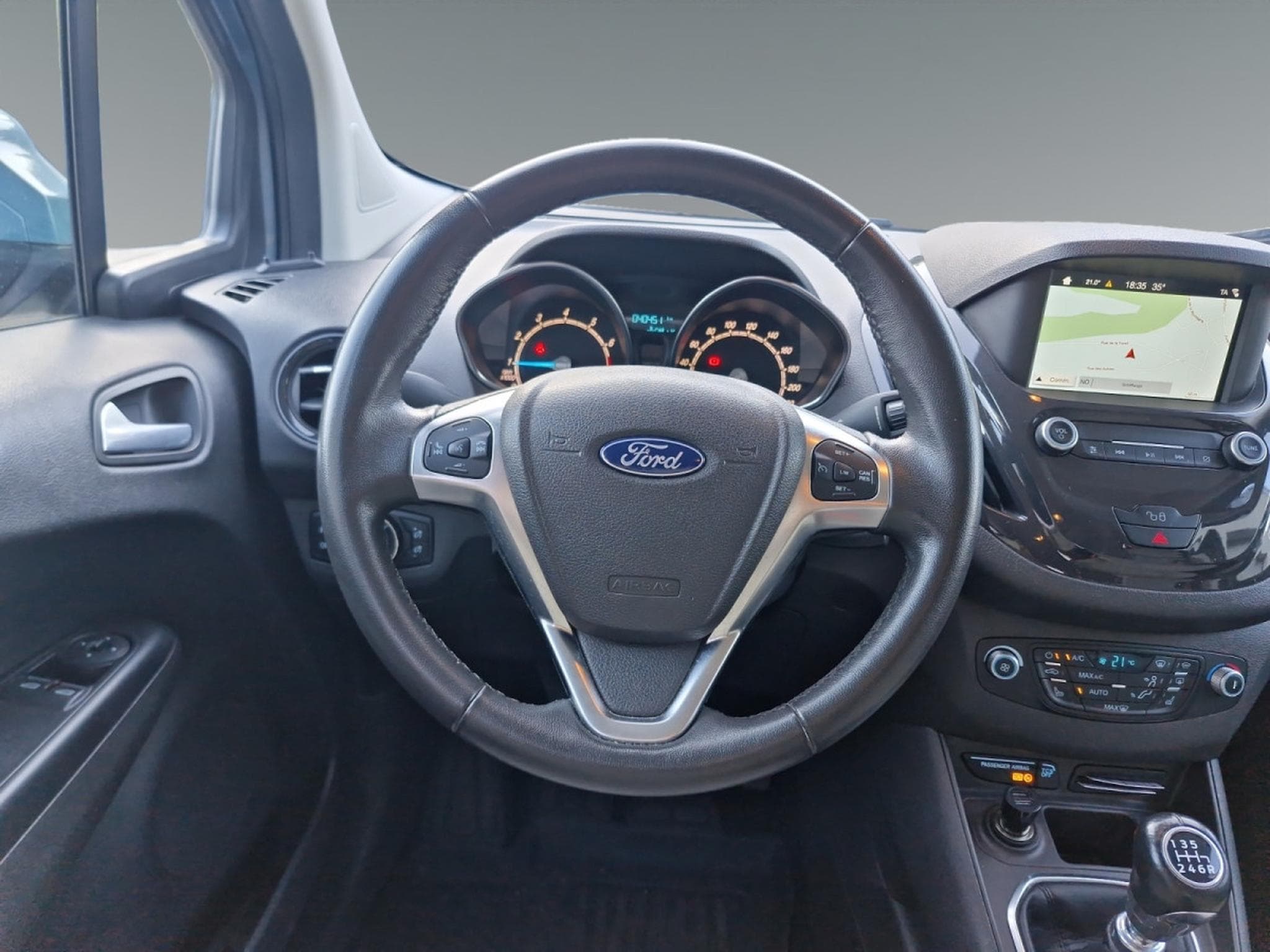 Ford Tourneo 1.0 EcoBoost Titanium (2018) - Photo 13