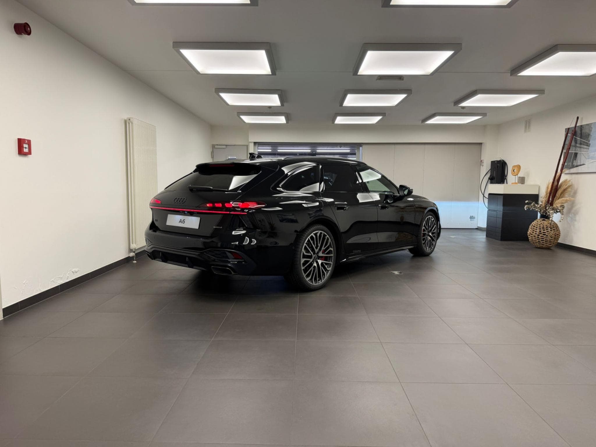 Audi A6 Avant e-hybrid S line 367 CH / 270 kW S tronic (2026) - Foto 9