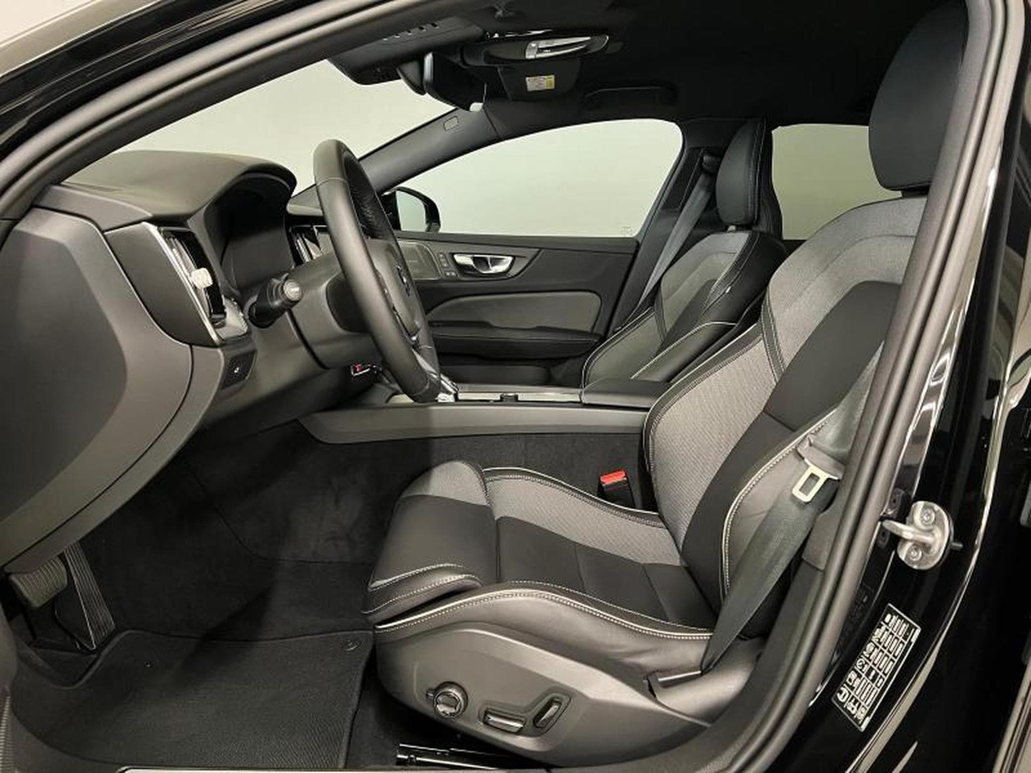 Volvo V60 Plus Dark (2025) - Foto 11