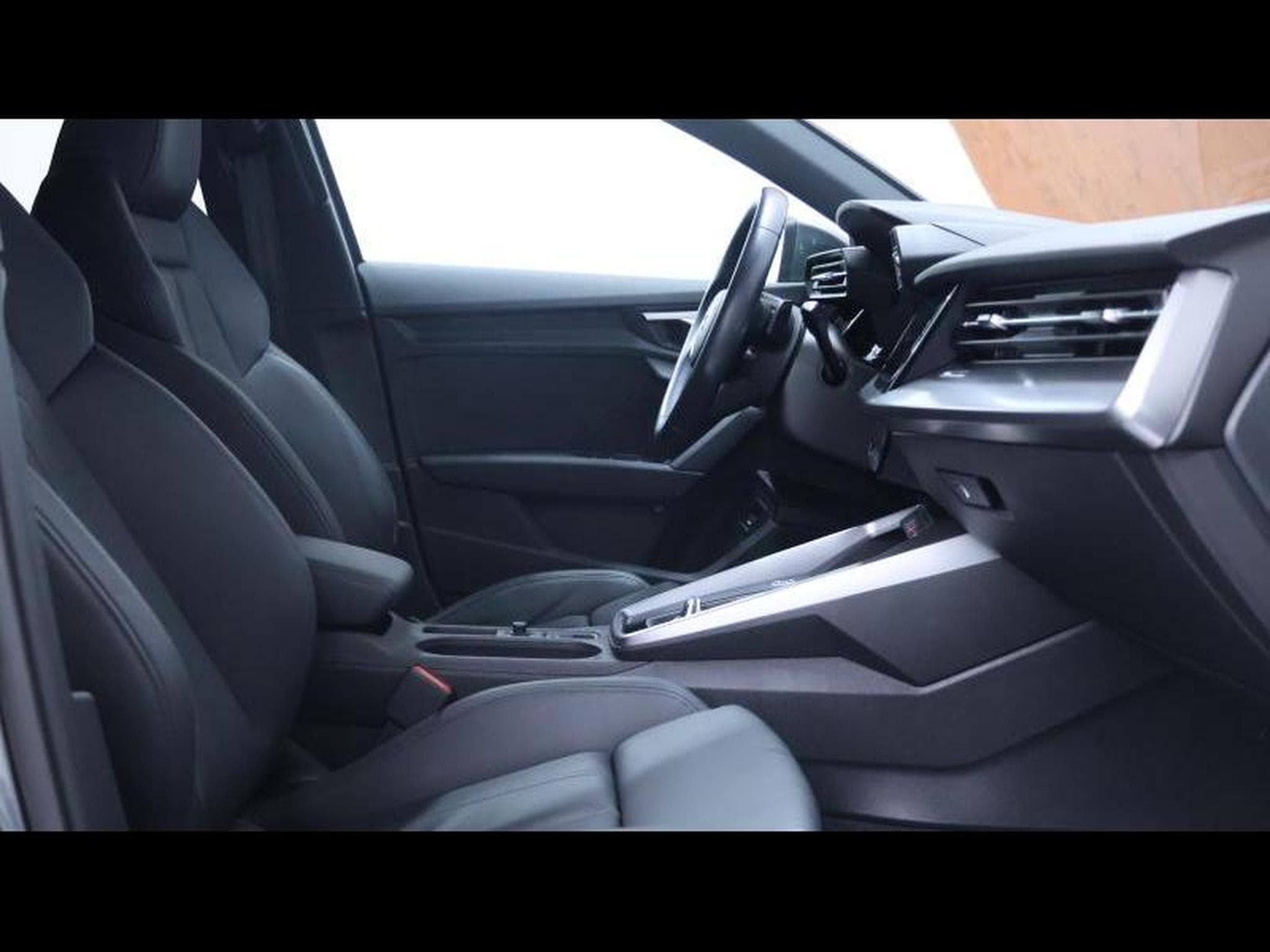 Audi A3 Sportback 35 TDI S-LINE 150 (2023) - Photo 11