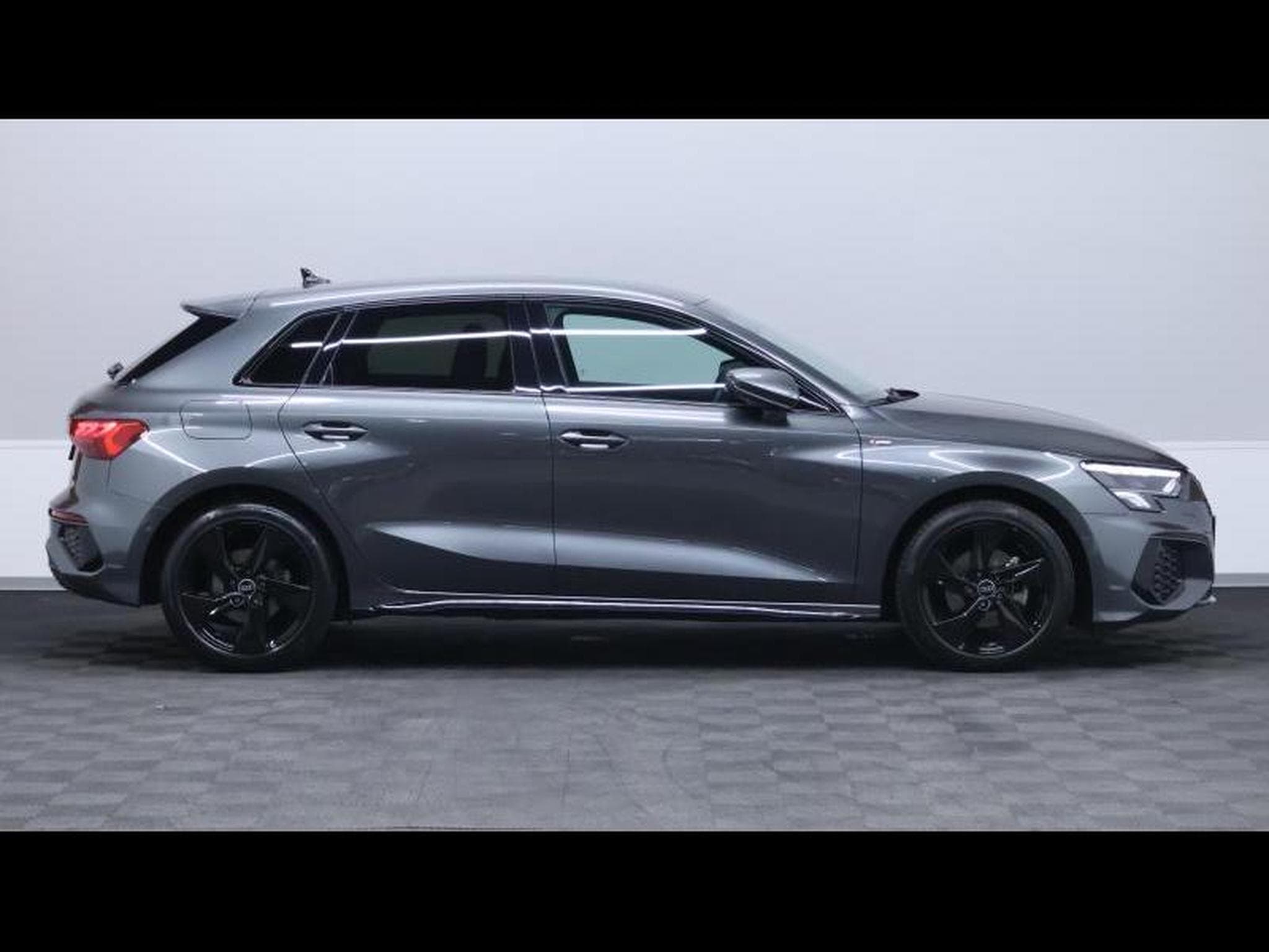 Audi A3 Sportback 35 TDI S-LINE 150 (2023) - Photo 4