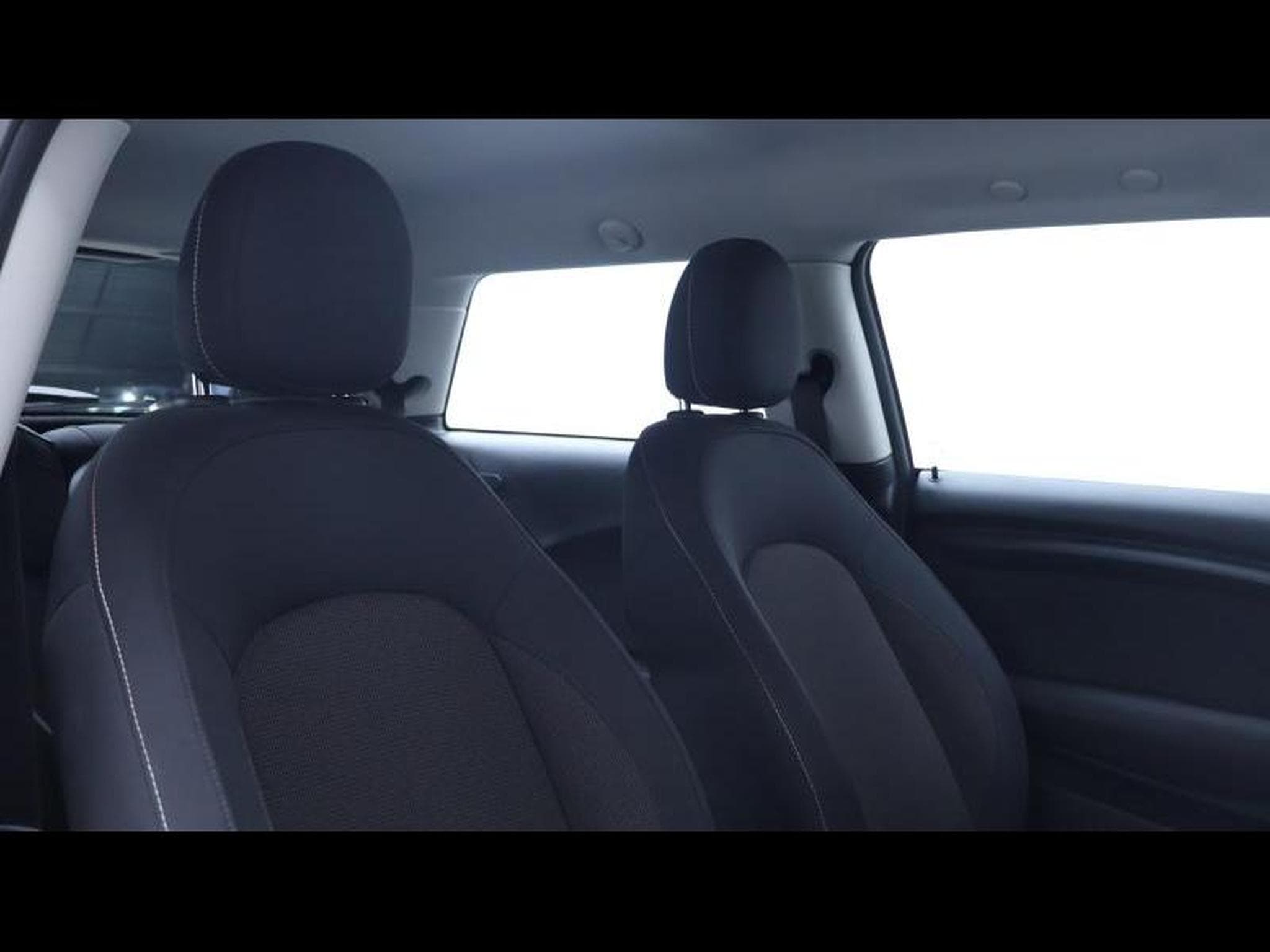 MINI Cooper 1.5 102cv Hatch 3Portes Boite Manuelle (2021) - Photo 12