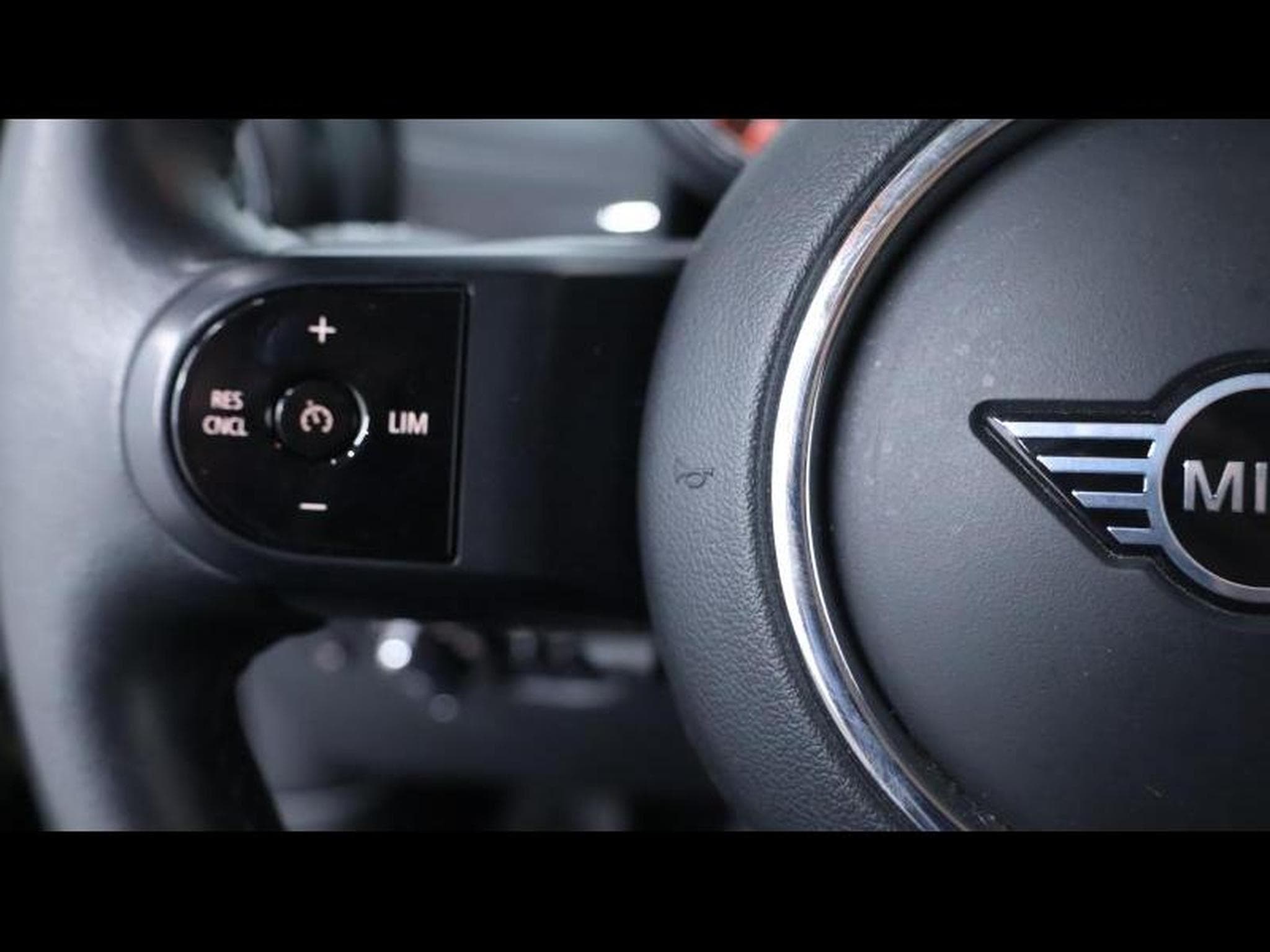MINI Cooper 1.5 102cv Hatch 3Portes Boite Manuelle (2021) - Photo 17