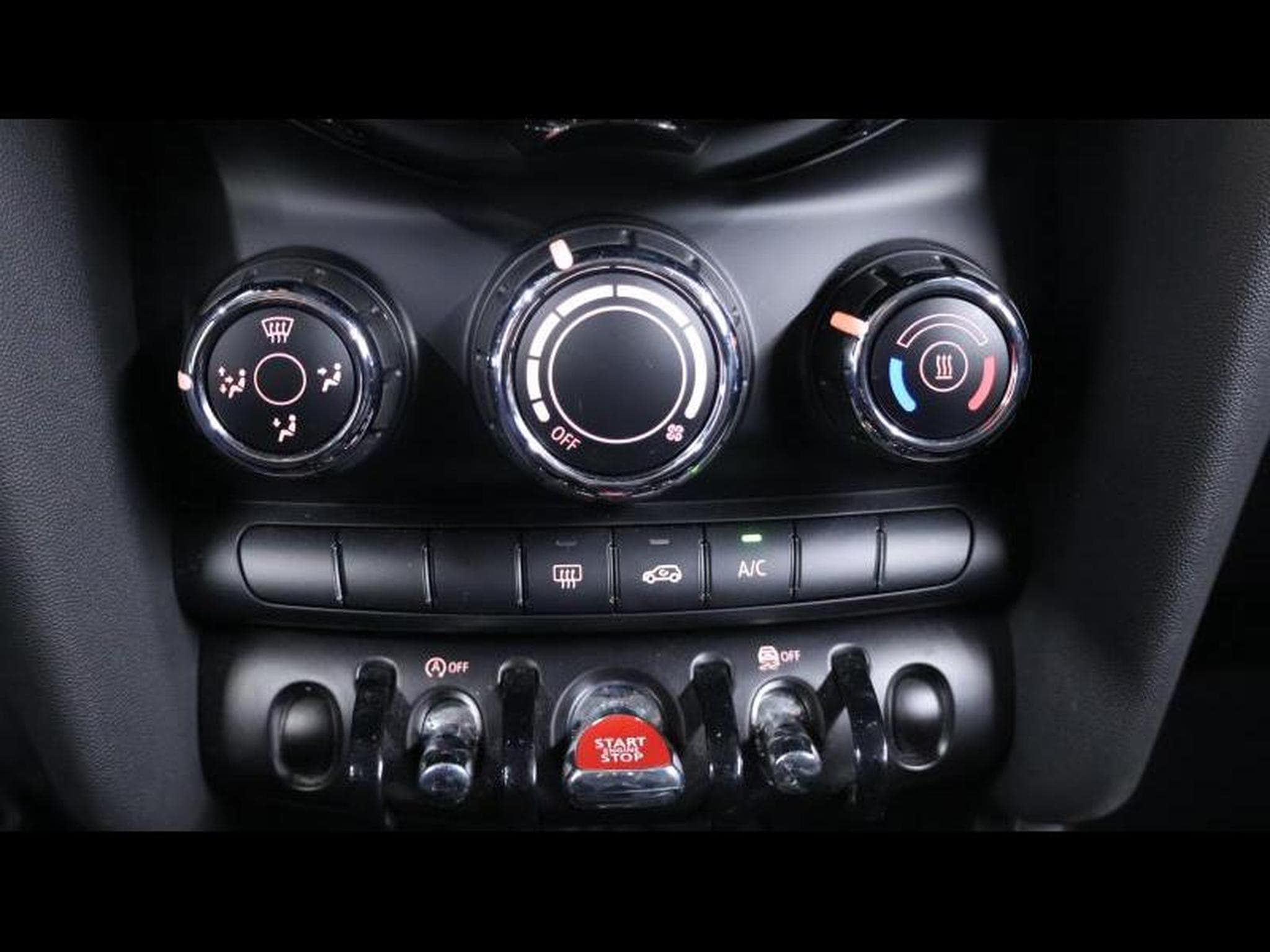 MINI Cooper 1.5 102cv Hatch 3Portes Boite Manuelle (2021) - Photo 21