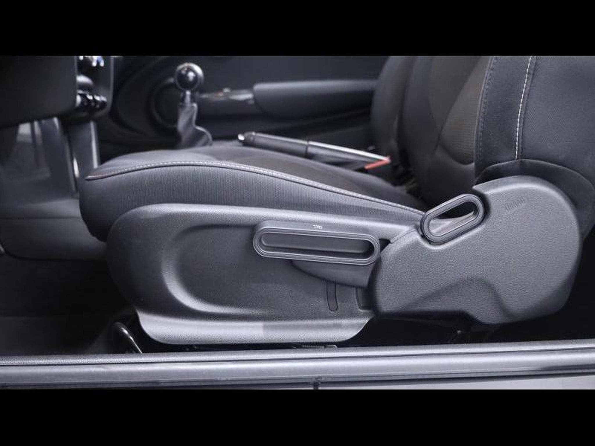 MINI Cooper 1.5 102cv Hatch 3Portes Boite Manuelle (2021) - Photo 25