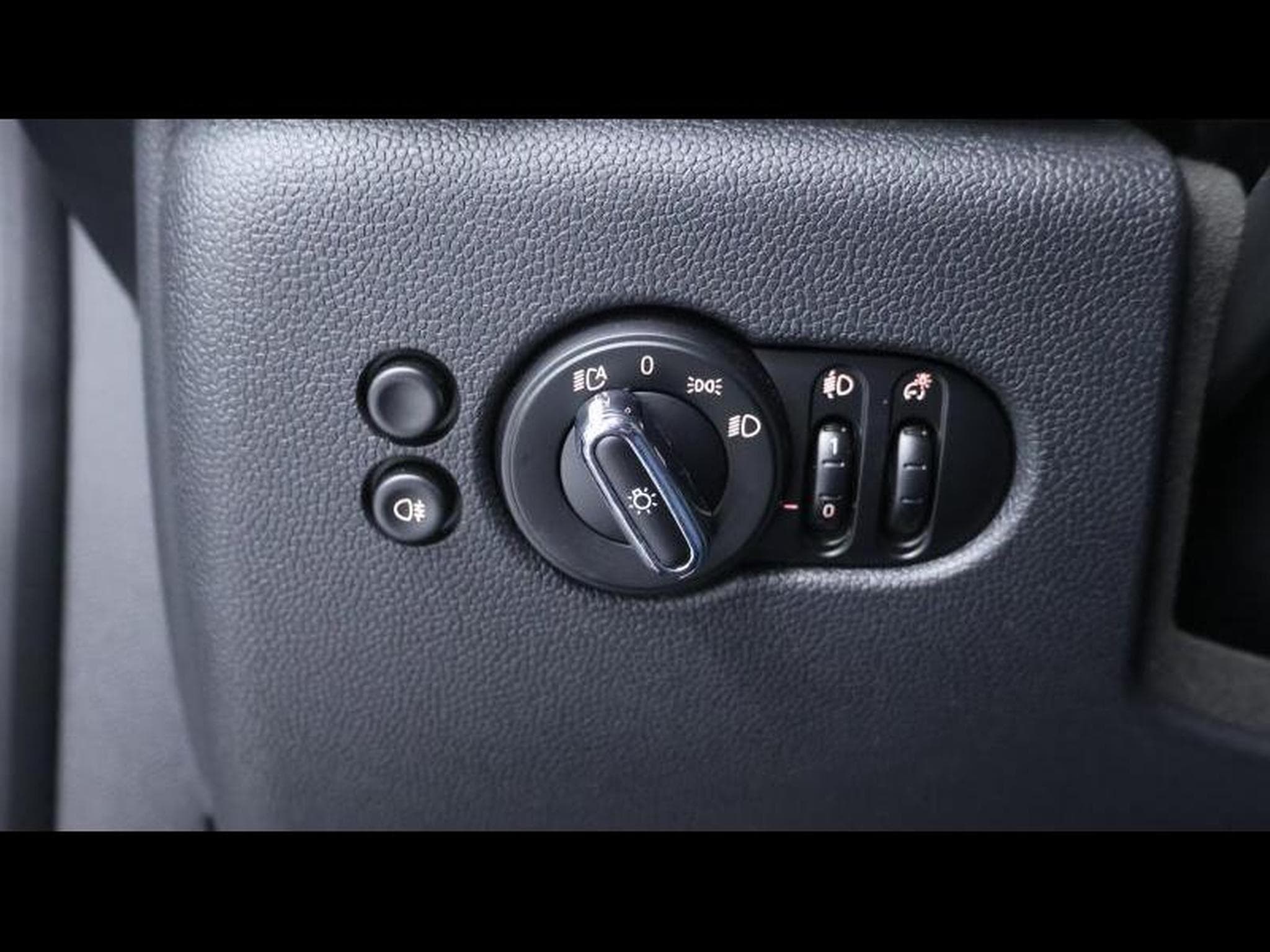 MINI Cooper 1.5 102cv Hatch 3Portes Boite Manuelle (2021) - Photo 26