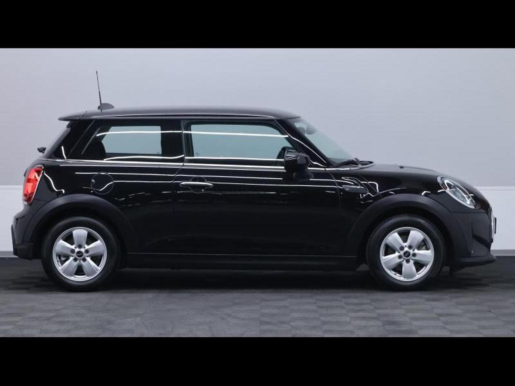 MINI Cooper 1.5 102cv Hatch 3Portes Boite Manuelle (2021) - Photo 4