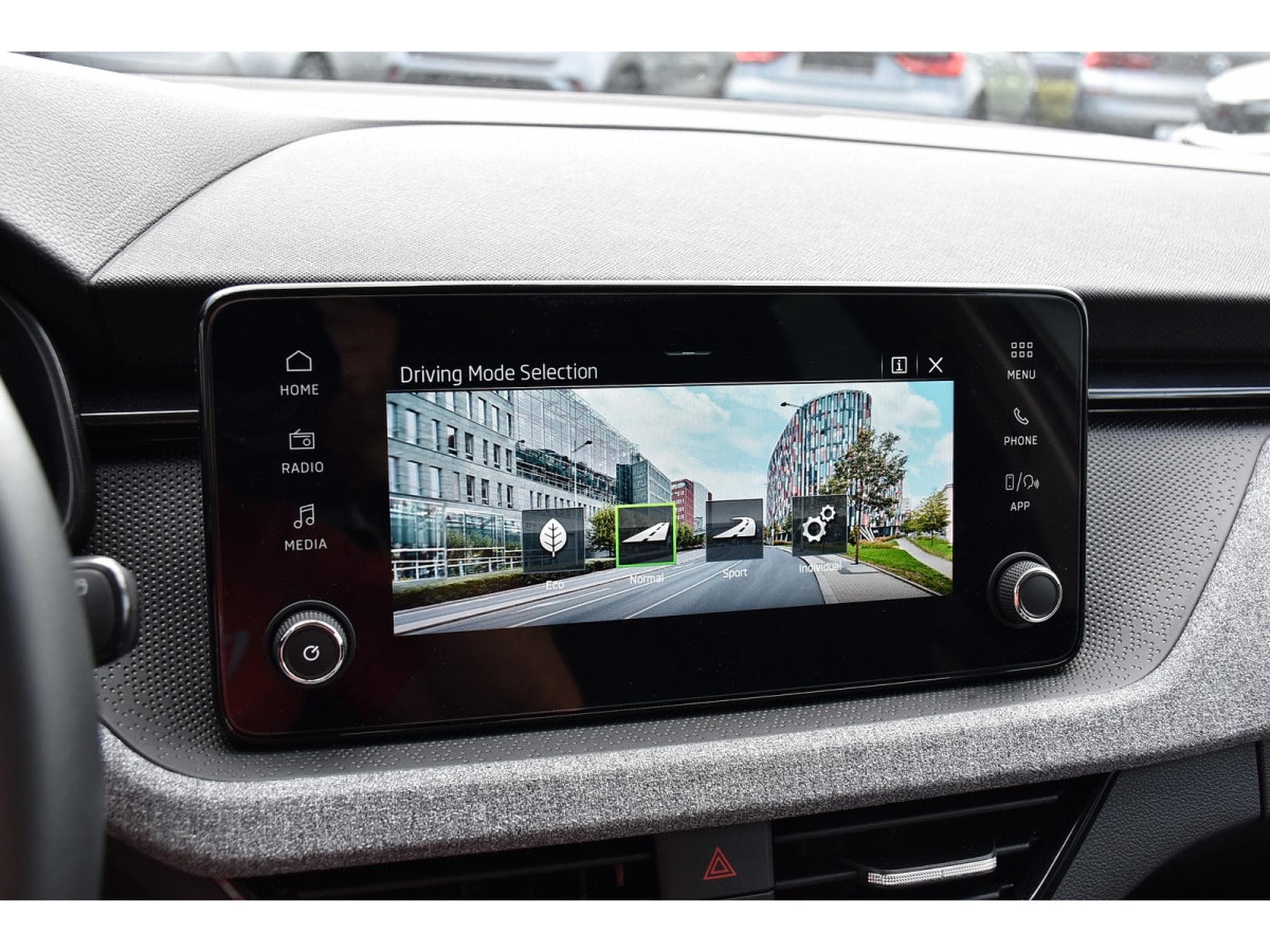 Skoda Kamiq 1.0 TSI 116 DSG Selection REGUL SMARTLINK CAM KEYLESS NEUF (2025) - Foto 13