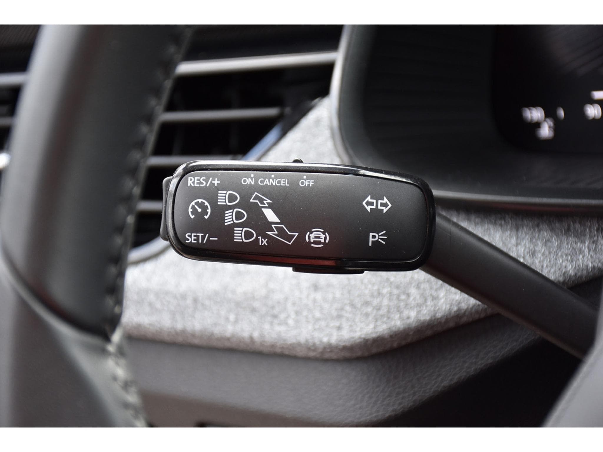 Skoda Kamiq 1.0 TSI 116 DSG Selection REGUL SMARTLINK CAM KEYLESS NEUF (2025) - Foto 17