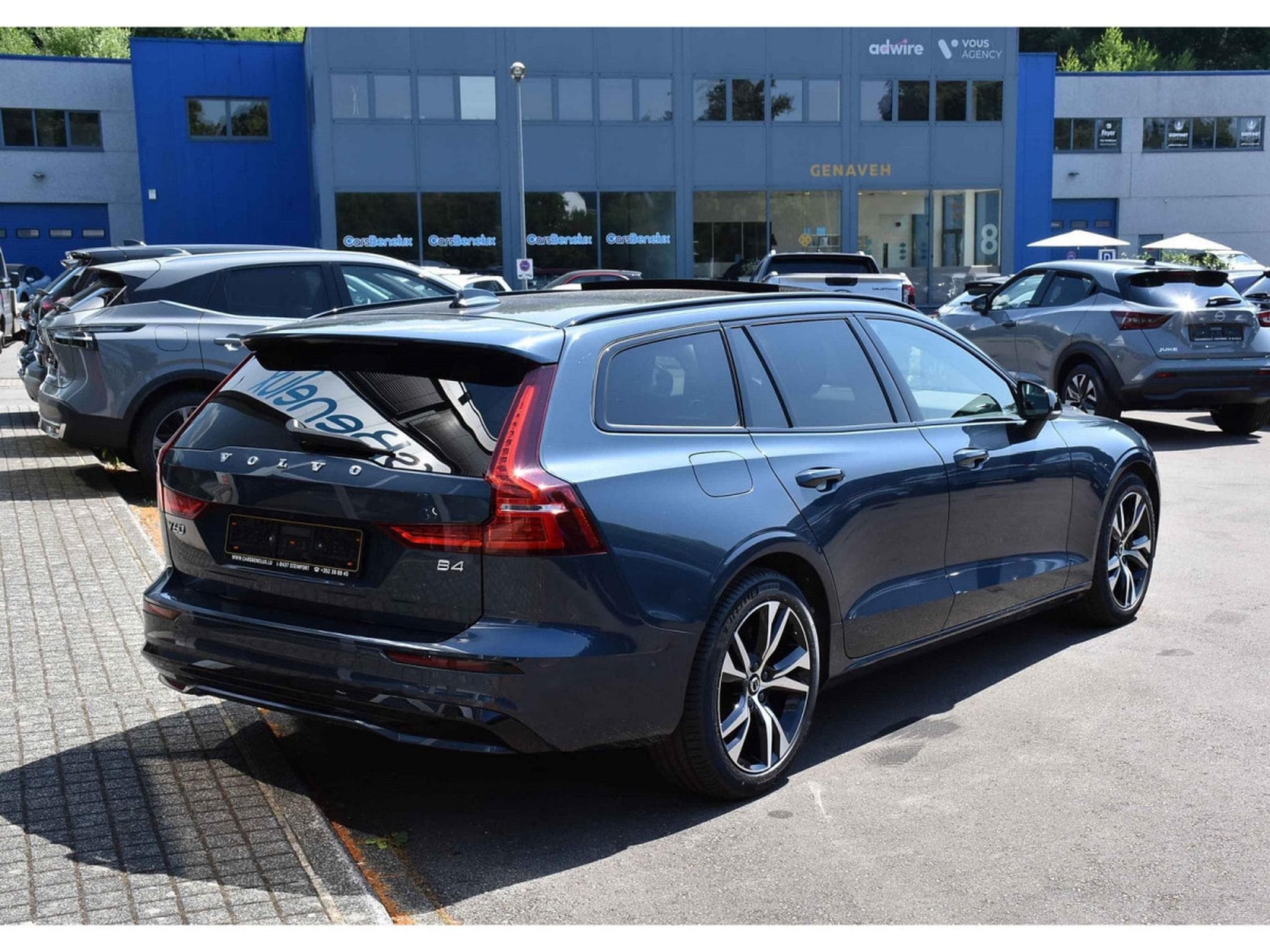 Volvo V60 2.0 B4 Plus Dark Geartronic PANO CUIR MEMO CAM360 HARMAN 1°M (2025) - Foto 4